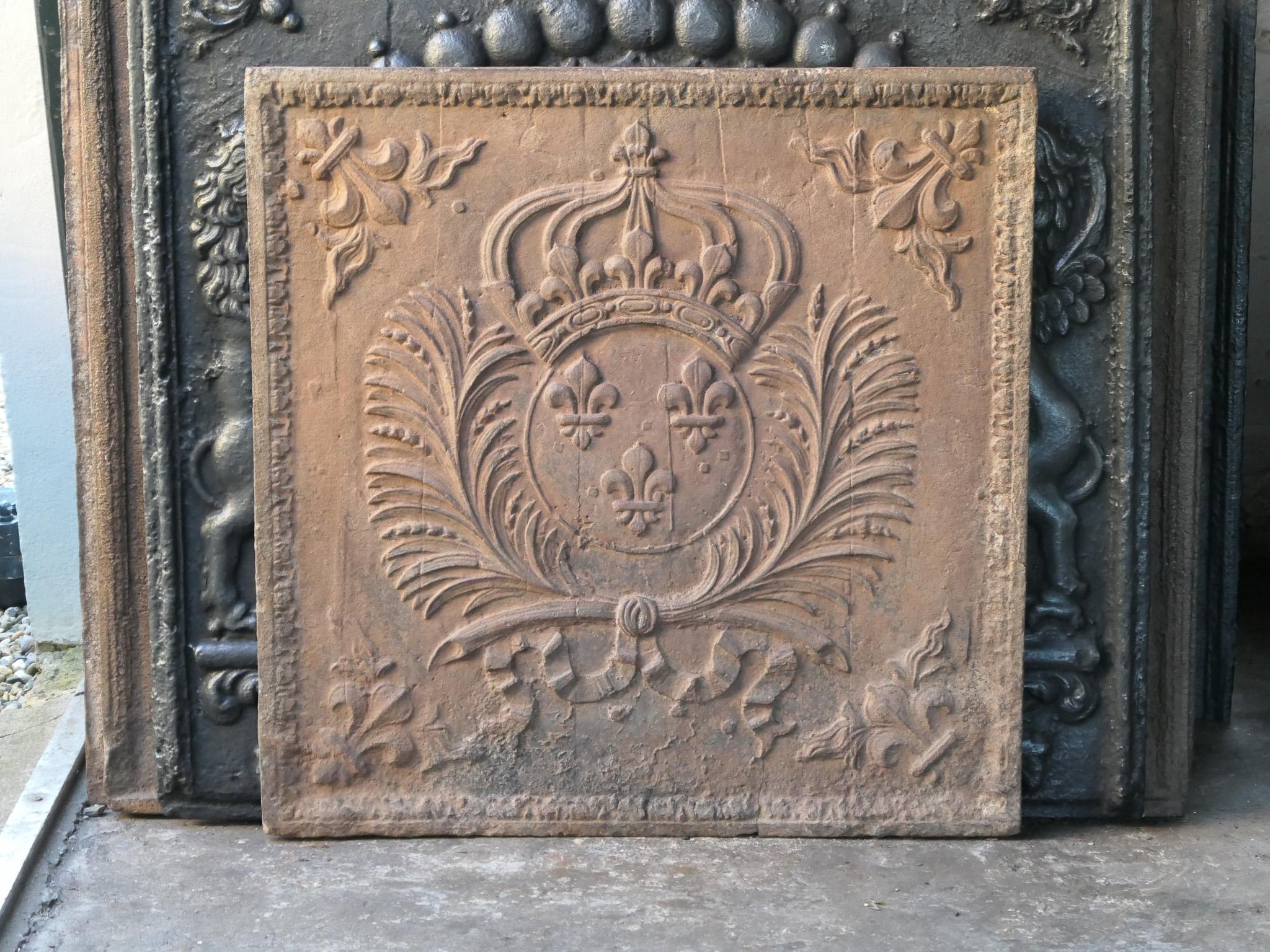Plaque de cheminée française ancienne d'époque Louis XIV « Arms of France » Bon état - En vente à Amerongen, NL