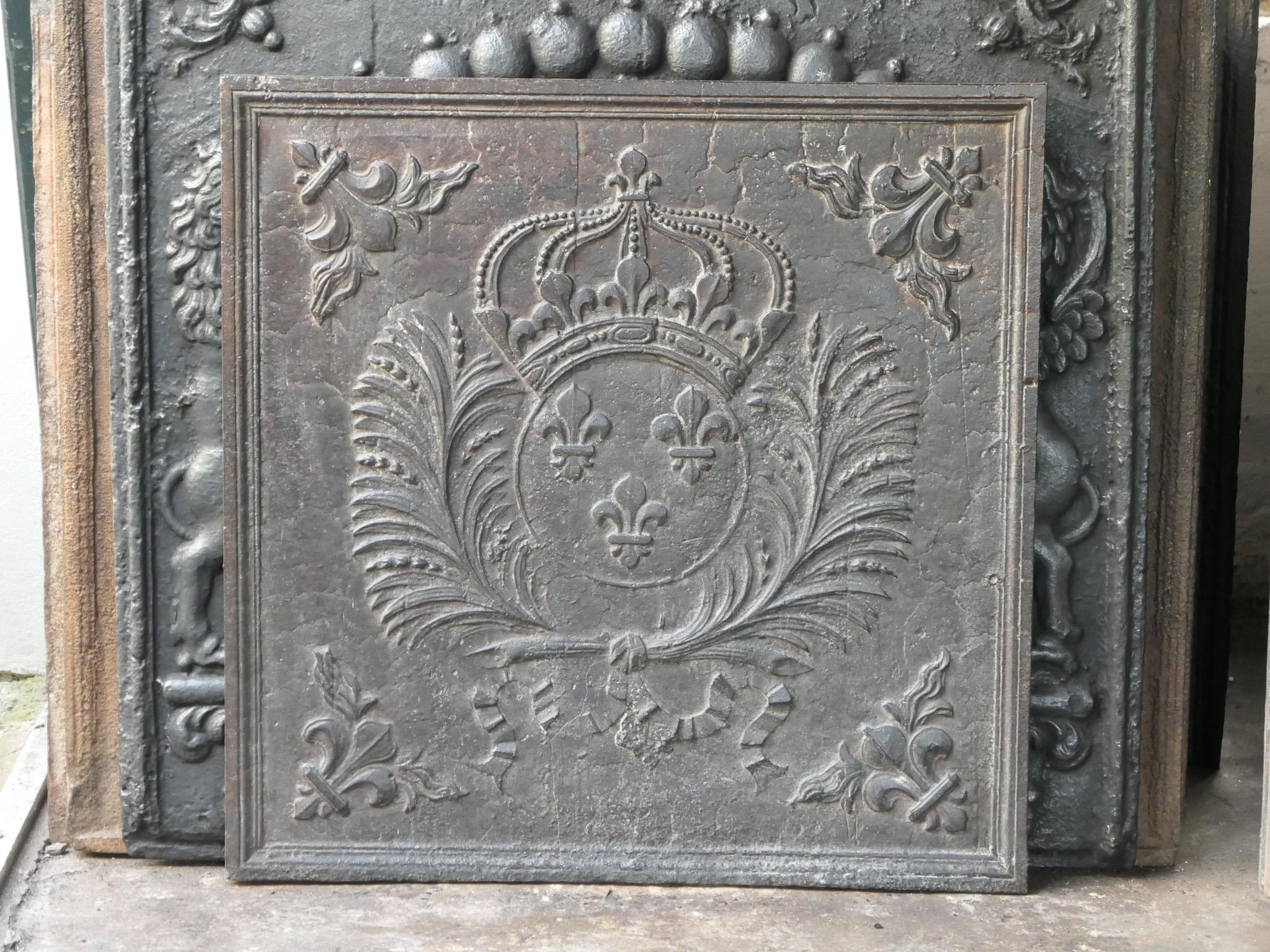 Plaque de cheminée française ancienne d'époque Louis XIV « Arms of France » Bon état - En vente à Amerongen, NL