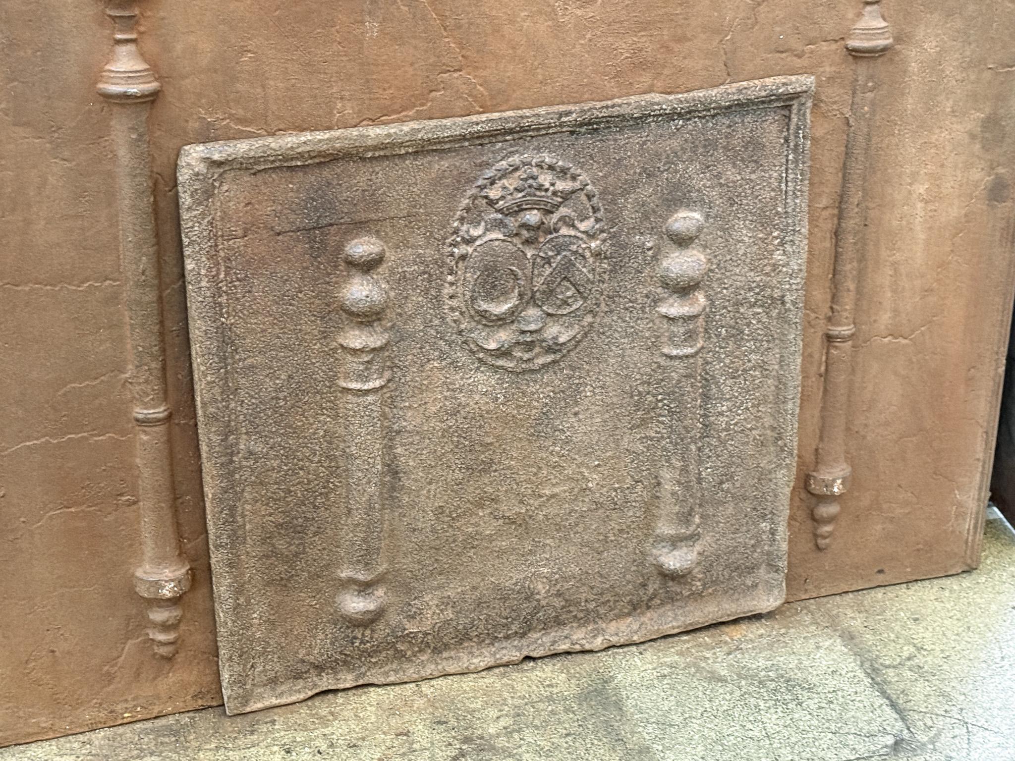 Luigi XIV Antique French Louis XIV Period 'Coat of Arms' Fireback / Backsplash in vendita