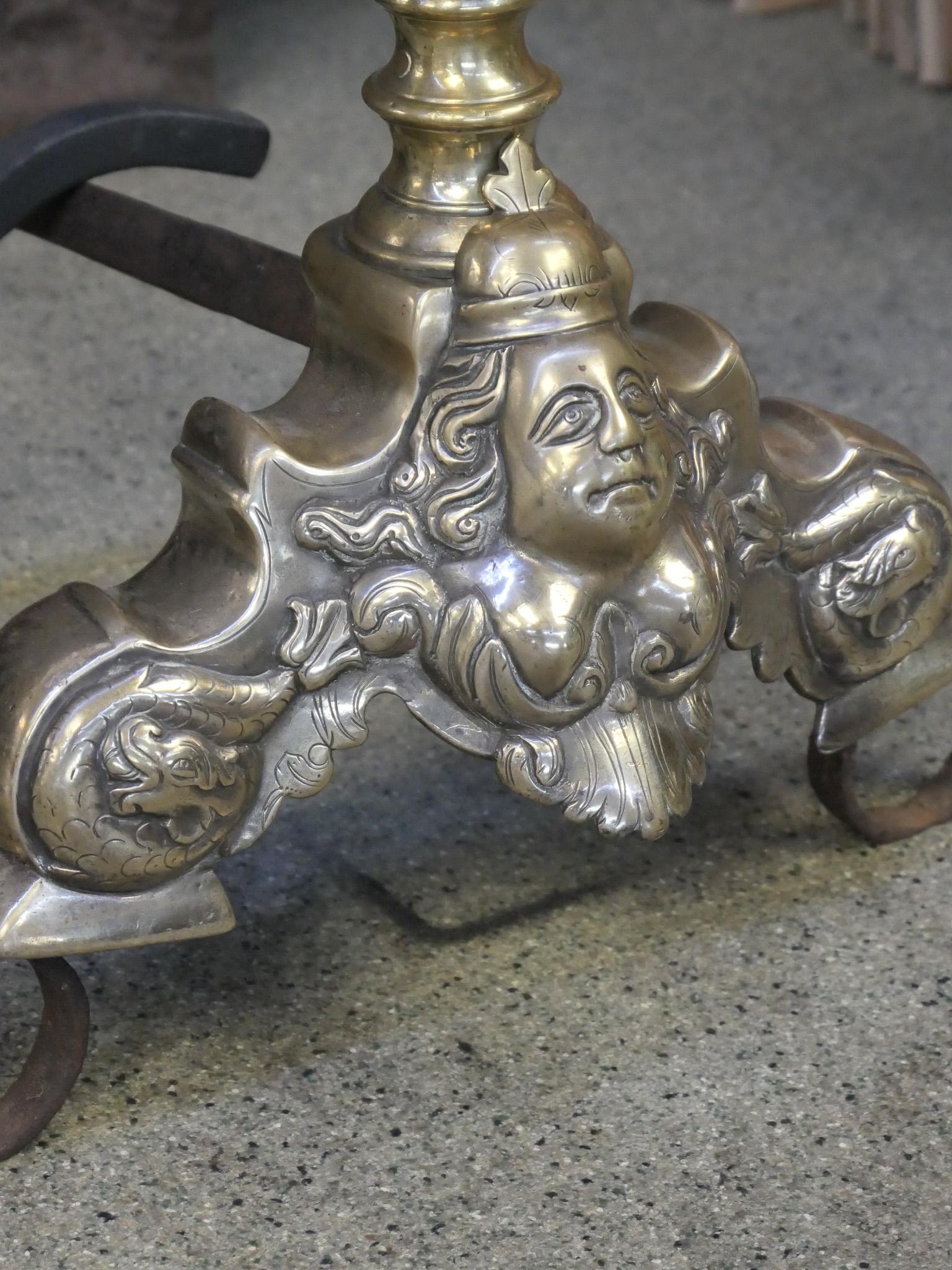Antiker französischer Kaminrost aus der Louis XIV.-Periode, 17. Jahrhundert im Angebot 3