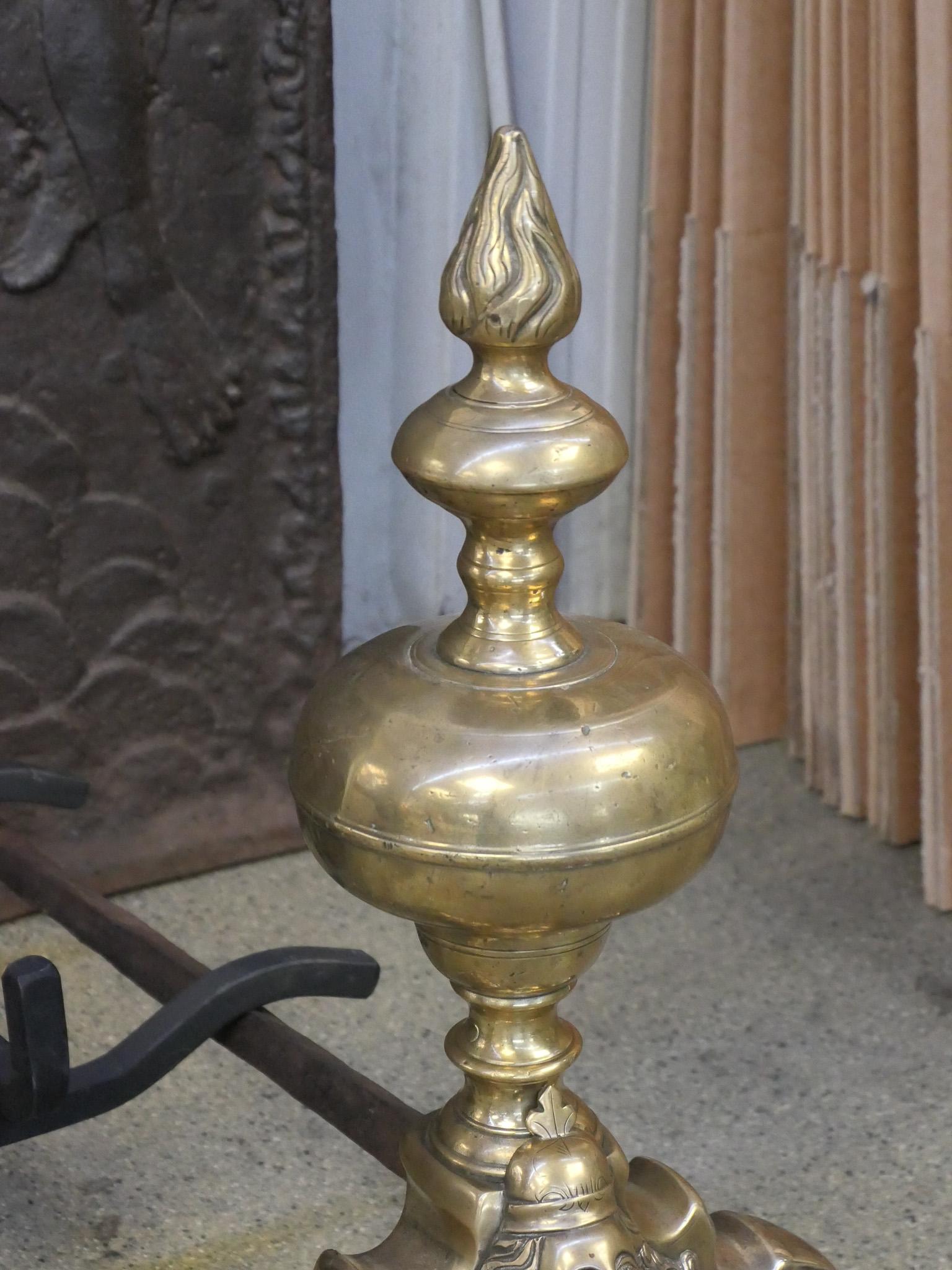 Antiker französischer Kaminrost aus der Louis XIV.-Periode, 17. Jahrhundert im Angebot 4
