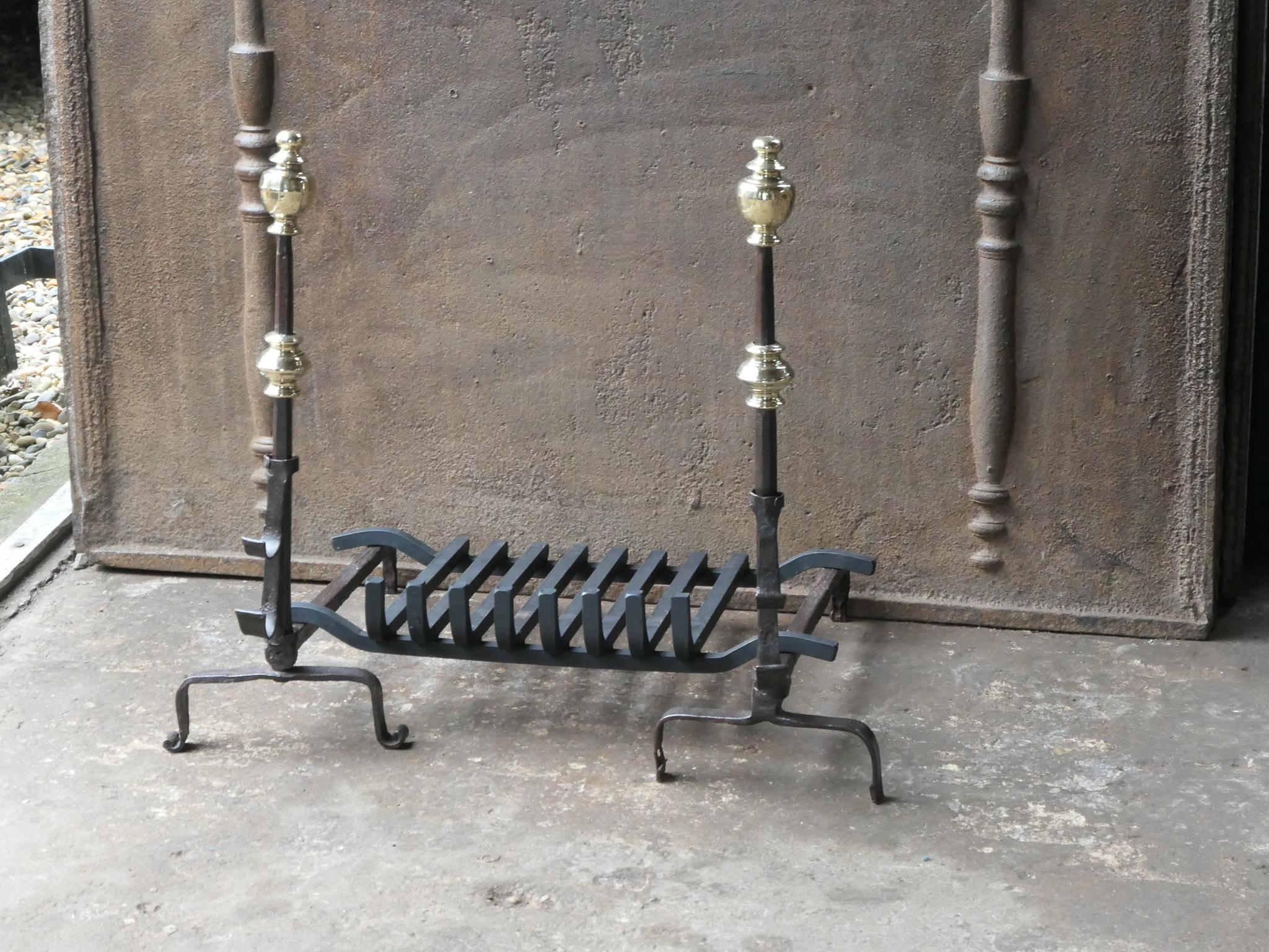 Antique French Louis XIV Period Fireplace Grate, 17th Century In Good Condition For Sale In Amerongen, NL