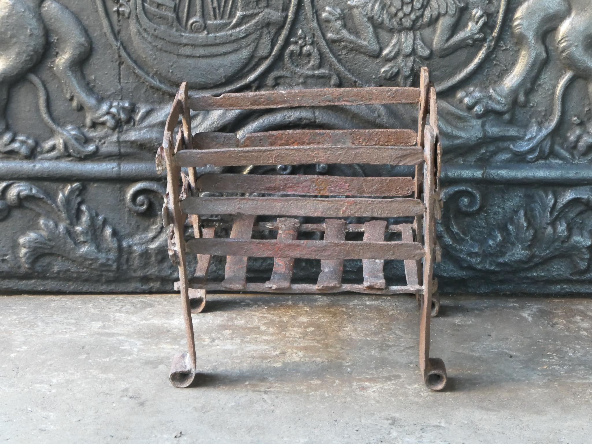 Antique French Louis XIV Period Fireplace Grate, 17th Century In Good Condition For Sale In Amerongen, NL