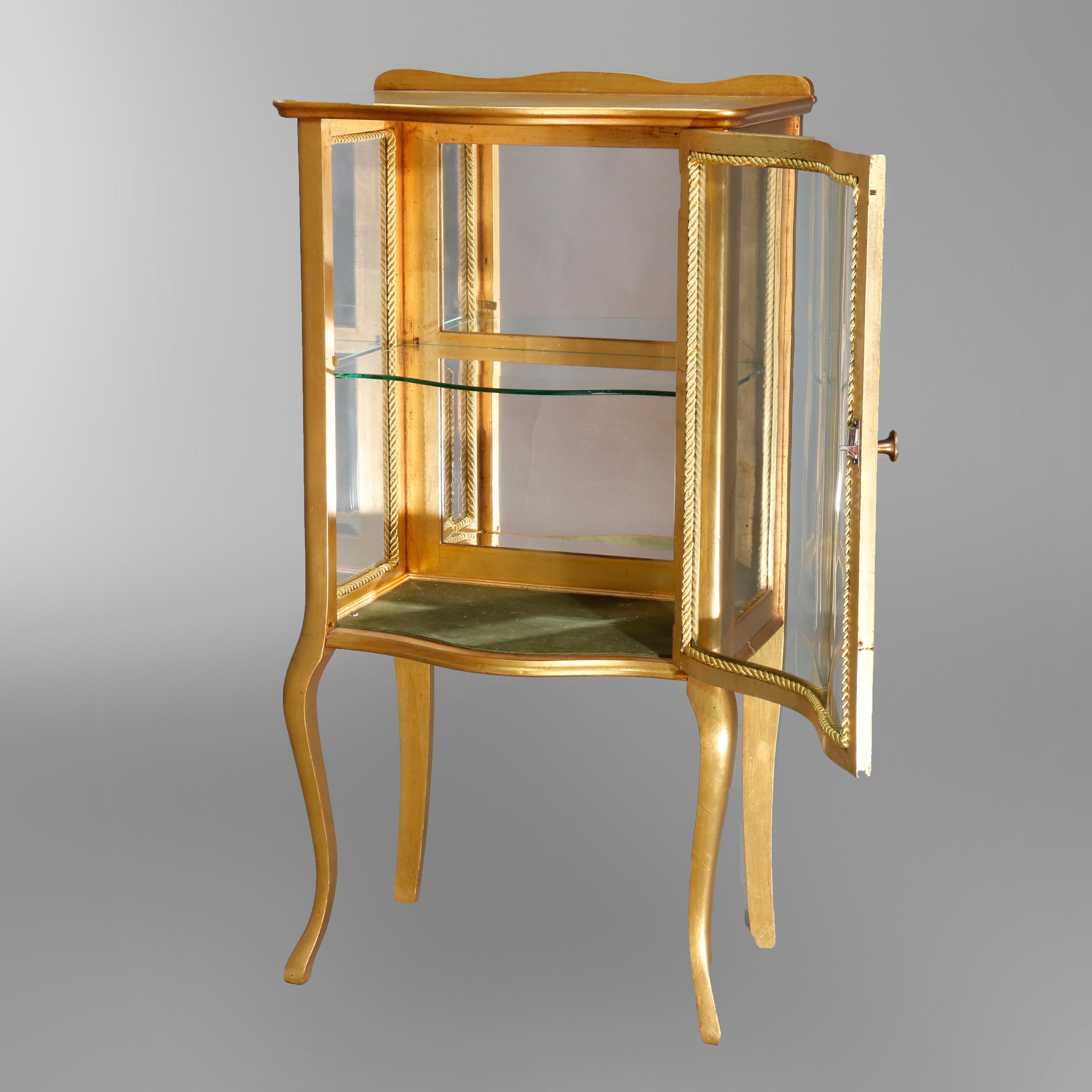 Antique French Louis XIV Petite Gold Giltwood Serpentine Vitrine, circa 1910 In Good Condition In Big Flats, NY
