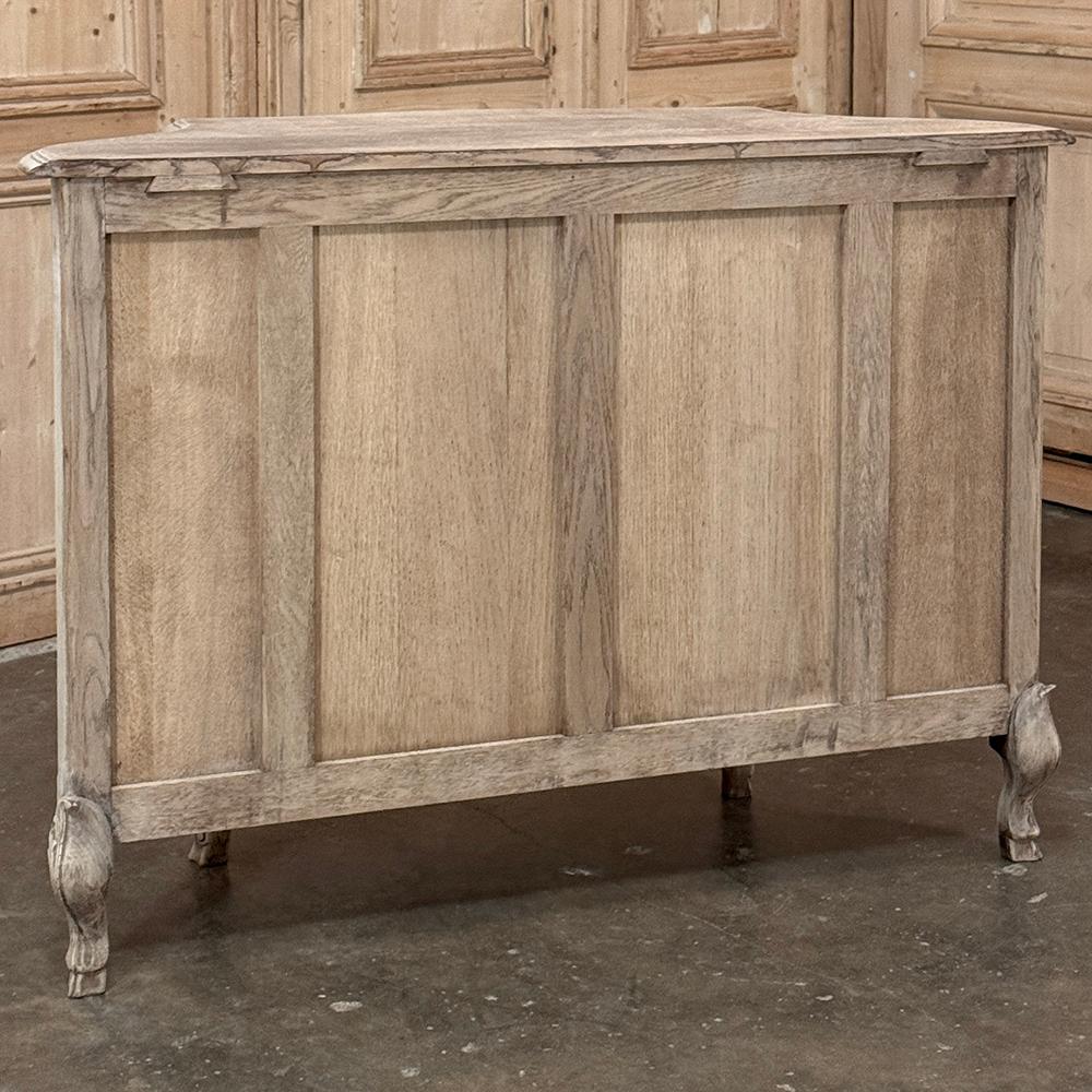 Antique French Louis XIV Serpentine Commode in Oak scortecciato in vendita 10