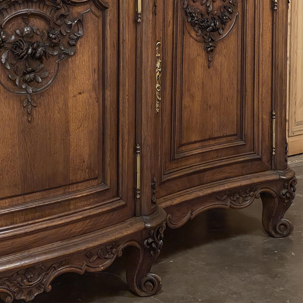 Antique French Louis XIV Serpentine Walnut Buffet For Sale 8