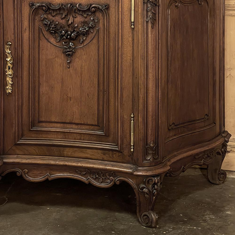 Antique French Louis XIV Serpentine Walnut Buffet For Sale 10