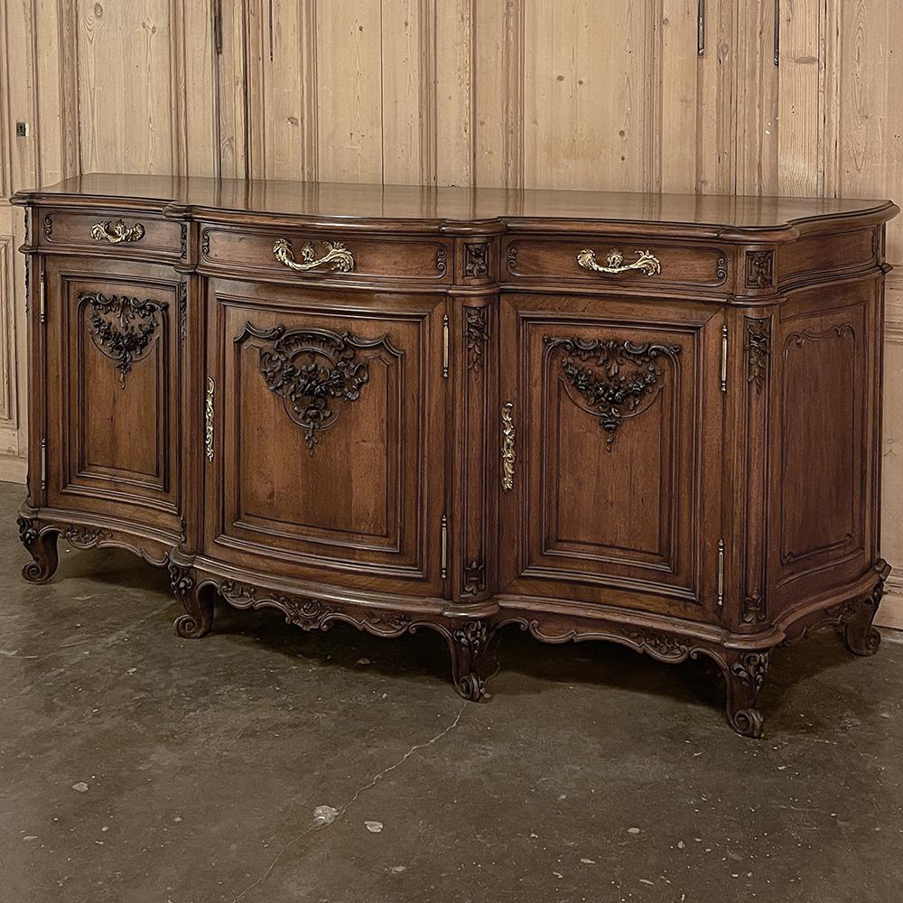 Hand-Carved Antique French Louis XIV Serpentine Walnut Buffet For Sale
