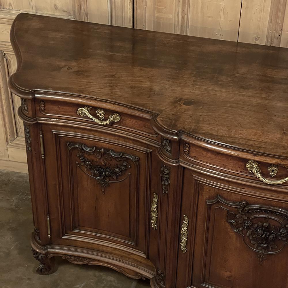 Antique French Louis XIV Serpentine Walnut Buffet For Sale 3