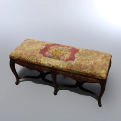 Banc long de style Louis XIV français anciennement sculpté en noyer & Tapisserie:: Circa 1890