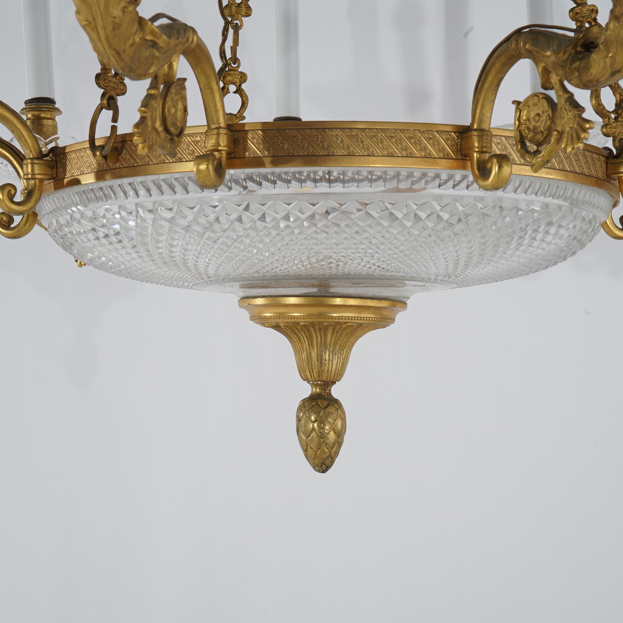 Antiker französischer neunflammiger Kronleuchter aus vergoldeter Bronze und Kristall im Louis XIV.-Stil im Angebot 5