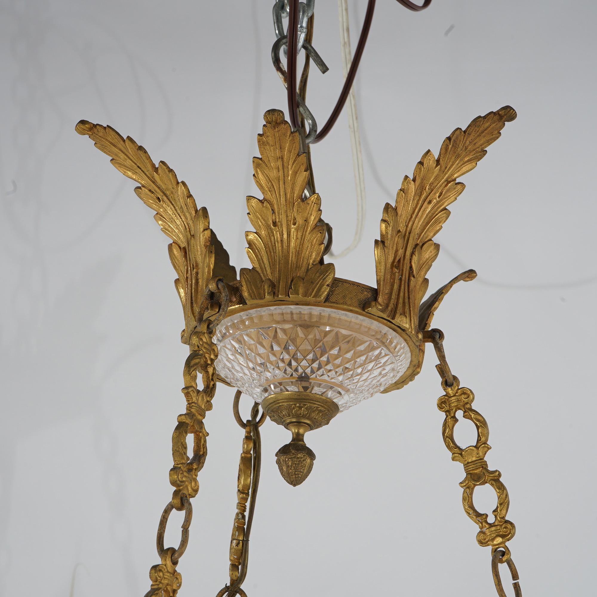 Antiker französischer neunflammiger Kronleuchter aus vergoldeter Bronze und Kristall im Louis XIV.-Stil im Angebot 6