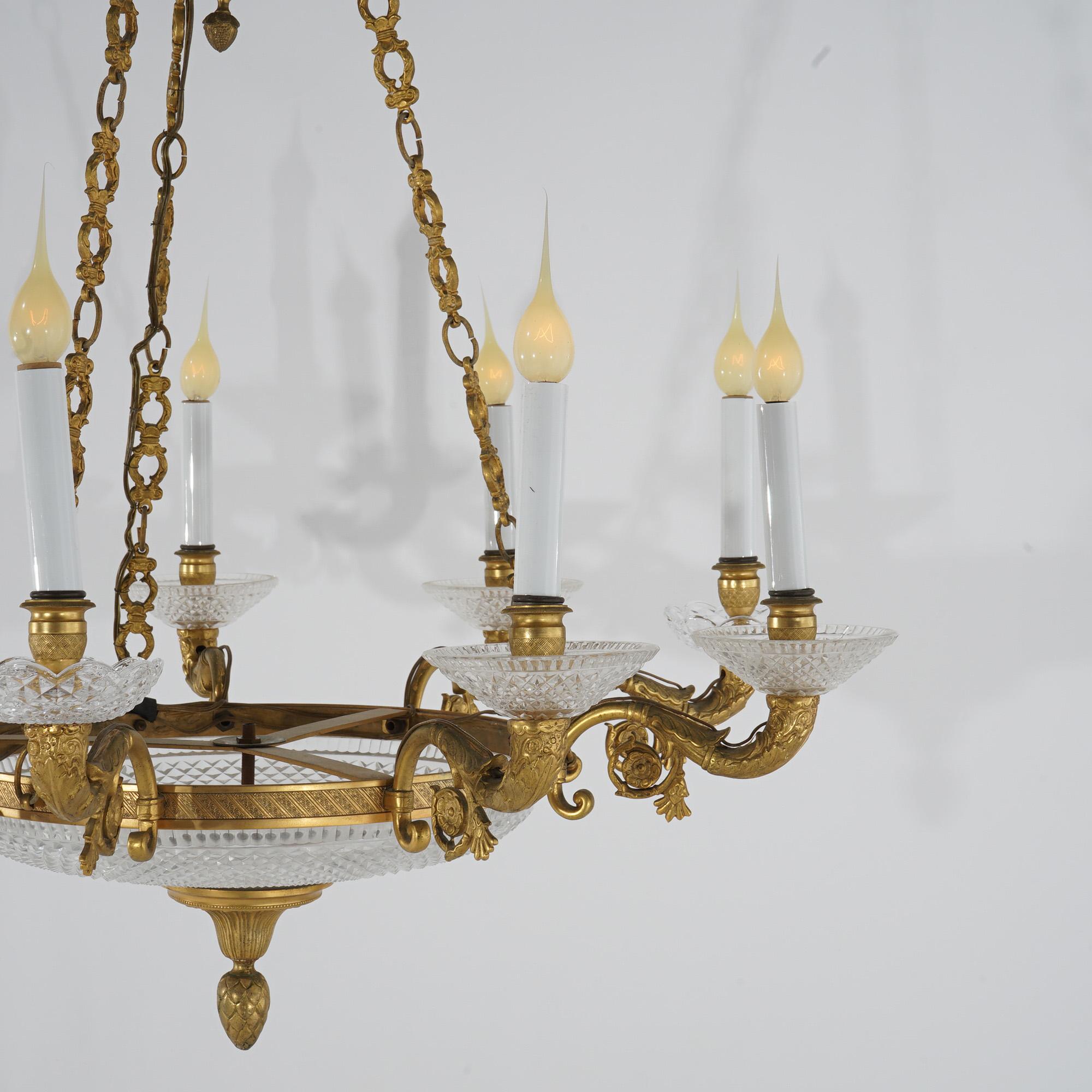 Antiker französischer neunflammiger Kronleuchter aus vergoldeter Bronze und Kristall im Louis XIV.-Stil im Angebot 9