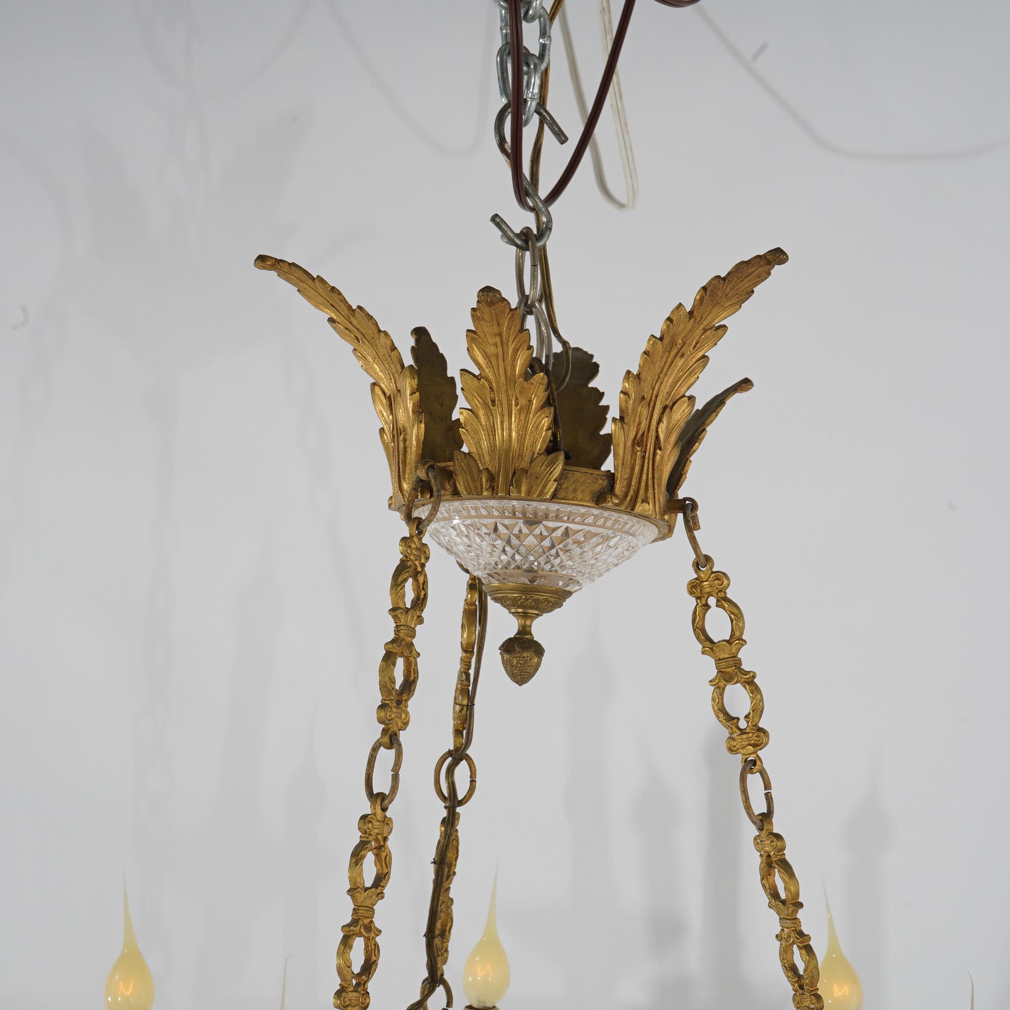 Antiker französischer neunflammiger Kronleuchter aus vergoldeter Bronze und Kristall im Louis XIV.-Stil im Angebot 2