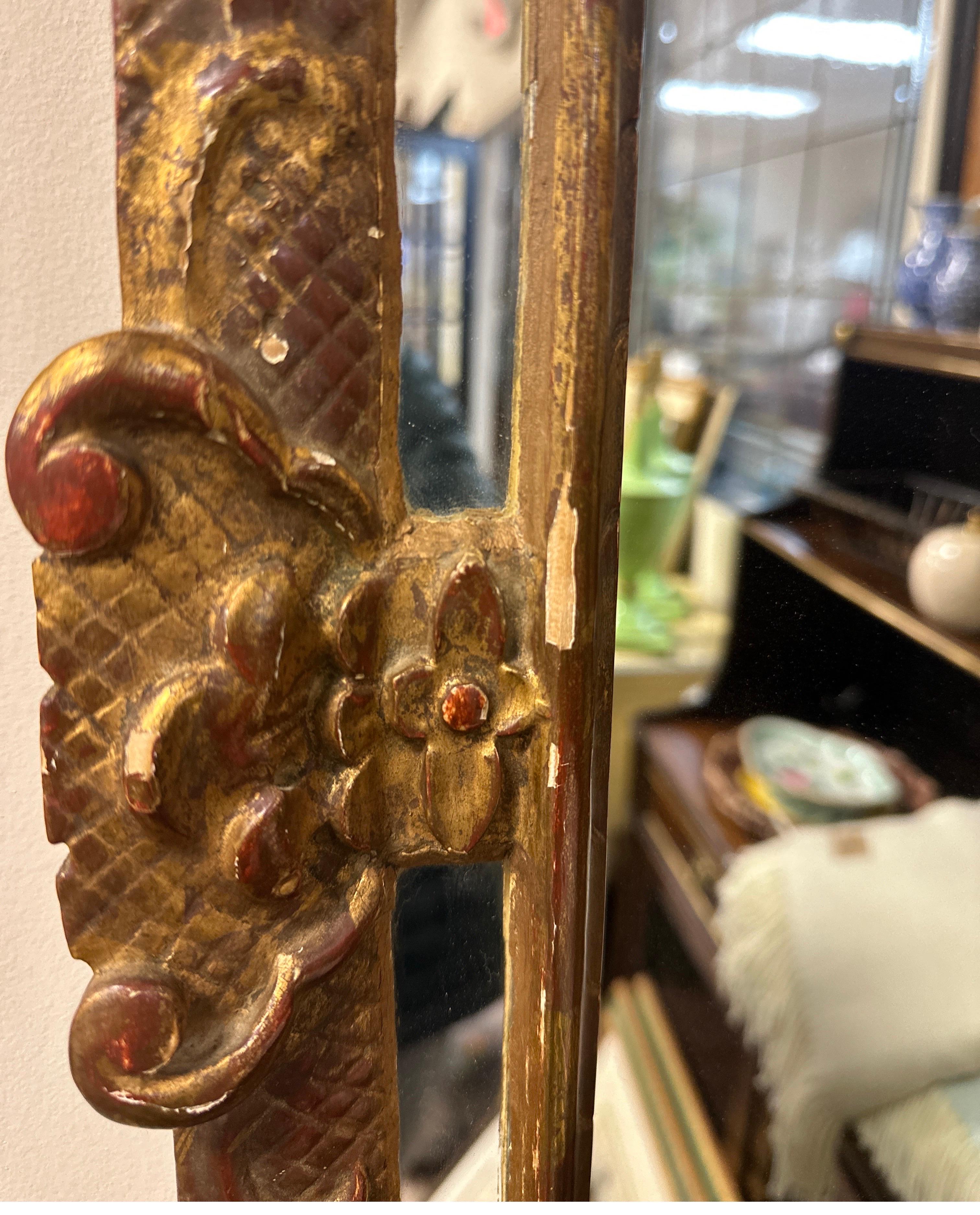 Fin du XIXe siècle Antique miroir français de style Louis XIV doré avec panier de fleurs en vente
