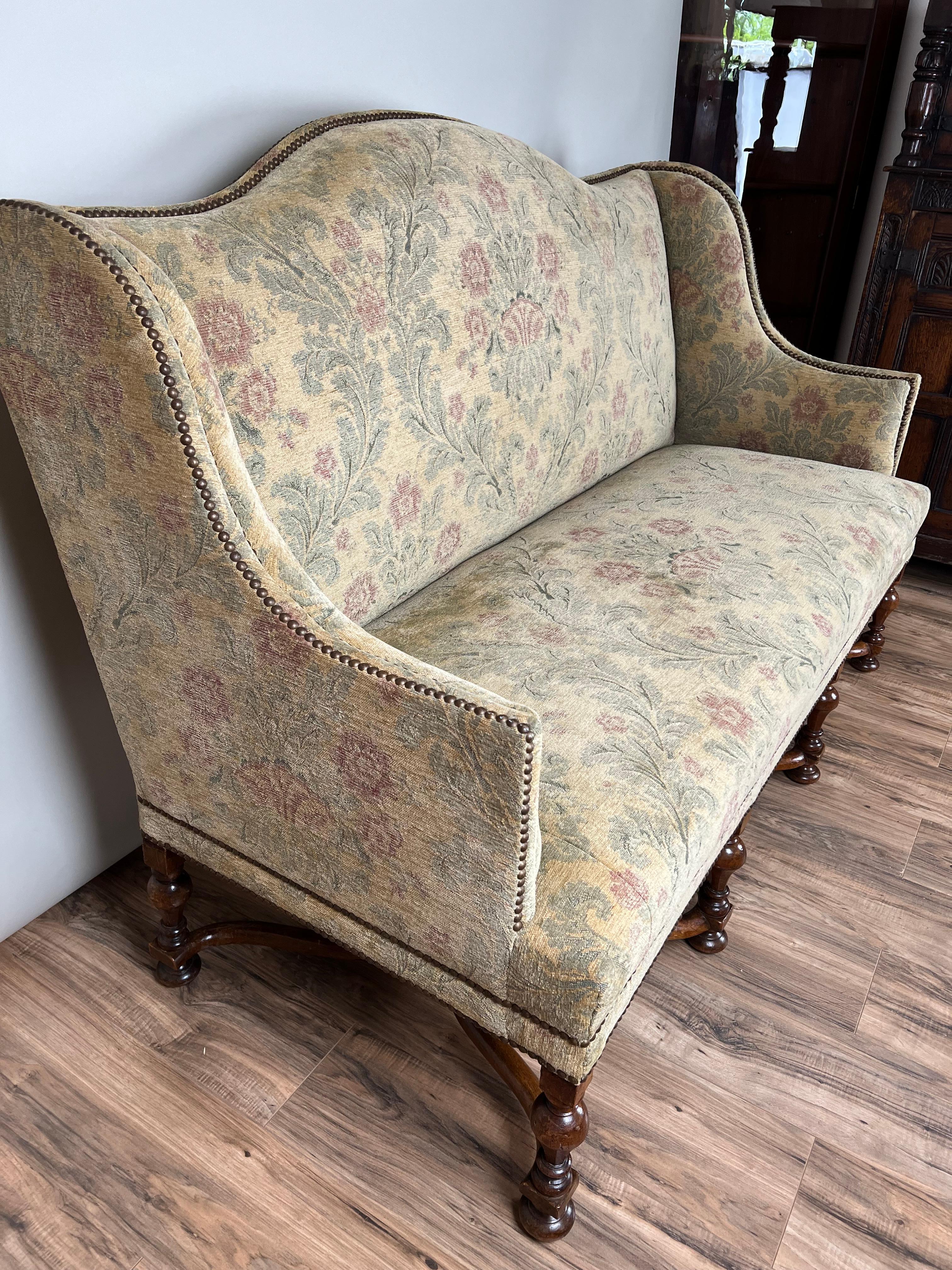 Antique French Louis XIV Style Highback Settee c. Late 19th Century In Good Condition For Sale In Westfield, MA