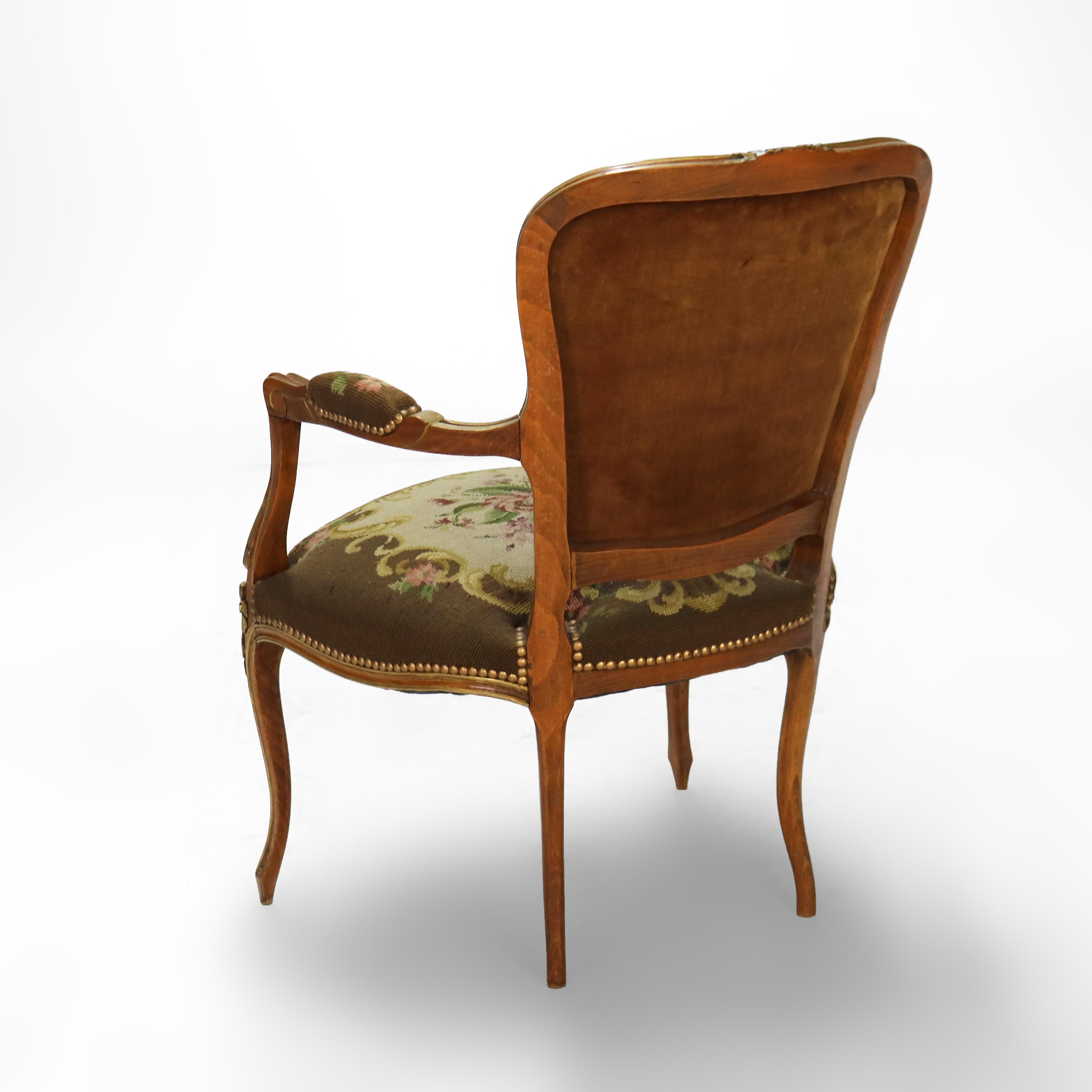 Chaise ancienne de style Louis XIV en noyer doré et tapisserie florale C1920 en vente 9
