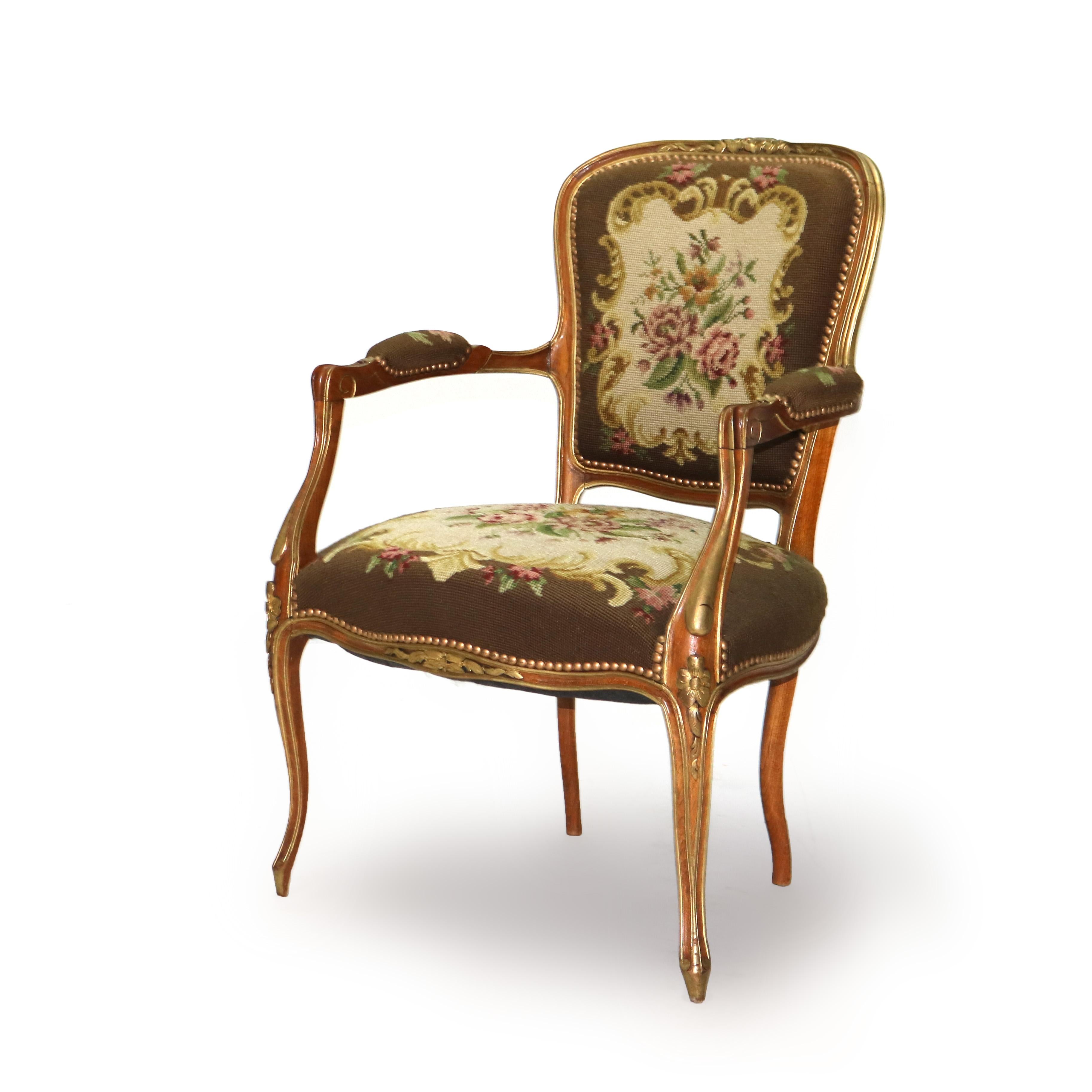 20ième siècle Chaise ancienne de style Louis XIV en noyer doré et tapisserie florale C1920 en vente