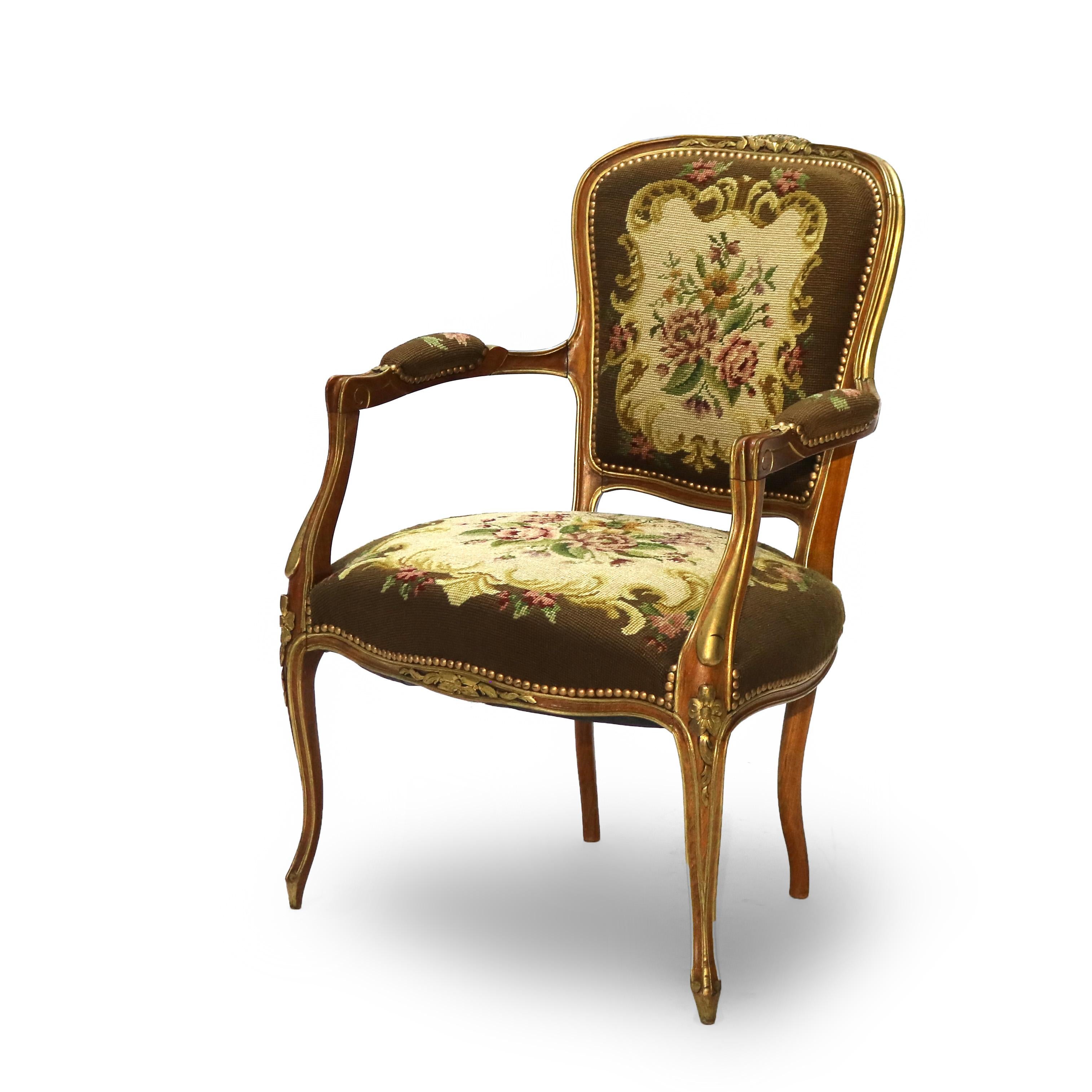 Tapisserie Chaise ancienne de style Louis XIV en noyer doré et tapisserie florale C1920 en vente