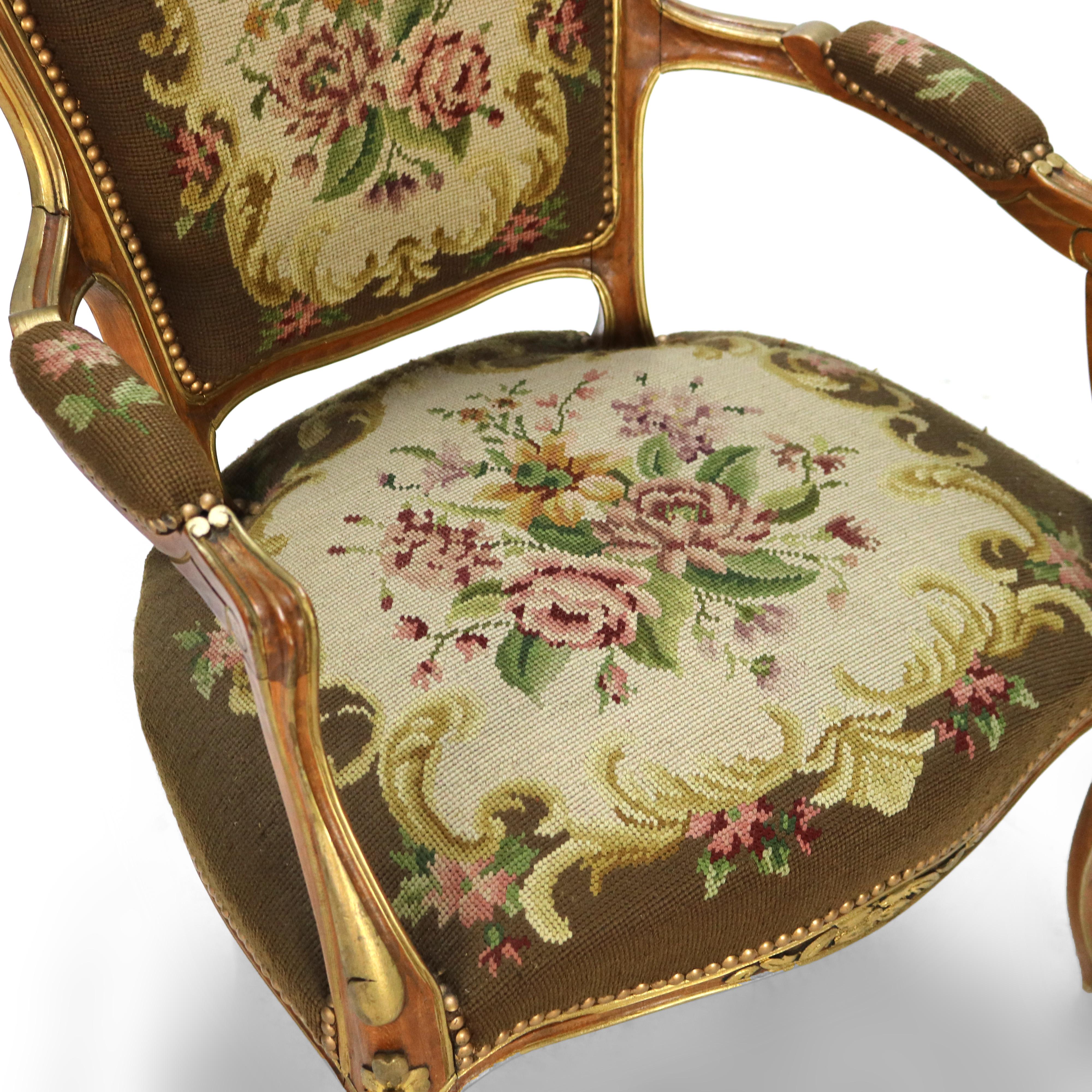Chaise ancienne de style Louis XIV en noyer doré et tapisserie florale C1920 en vente 4