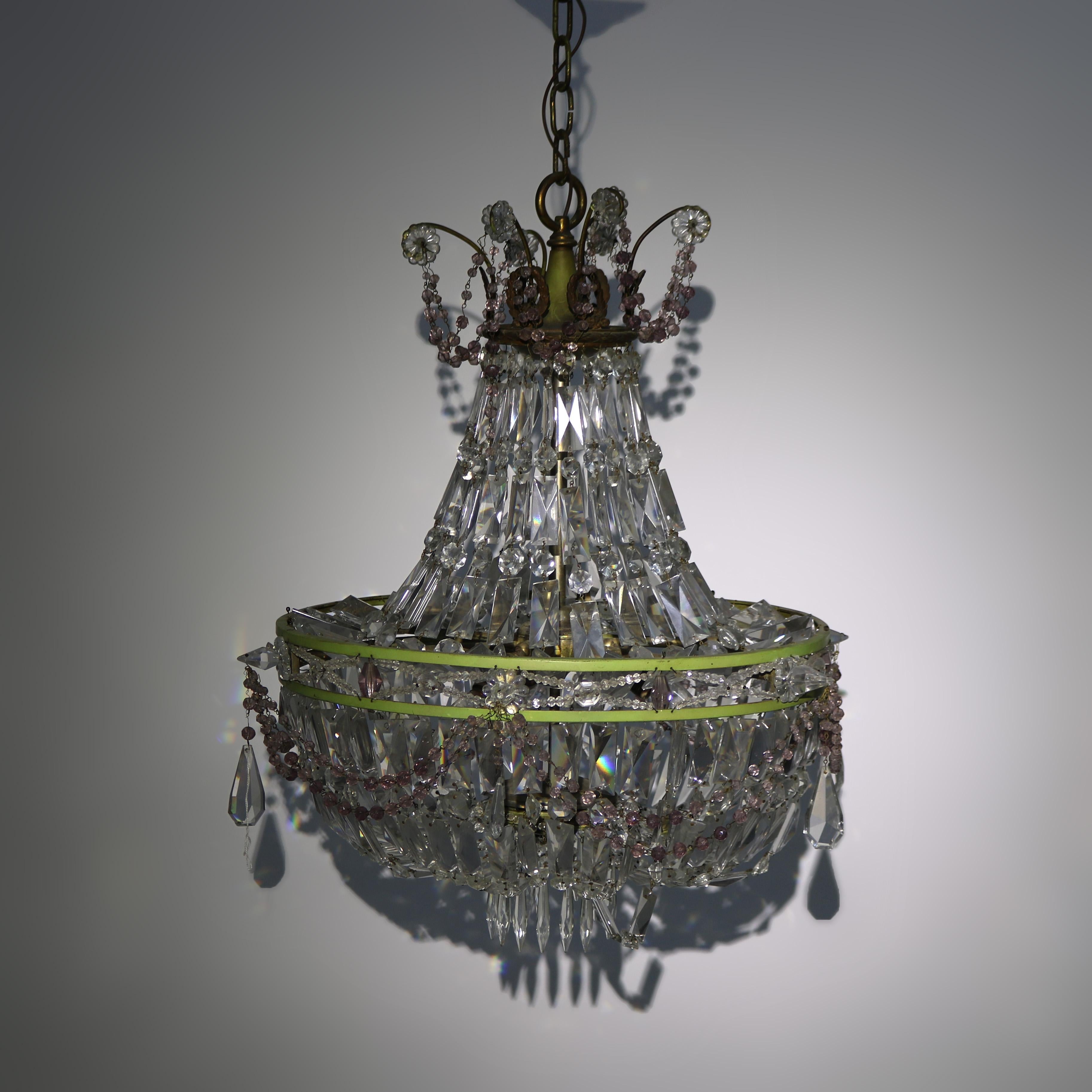 20ième siècle Lustre français ancien de style Louis XIV polychromé en cristal de gâteau de mariage en vente