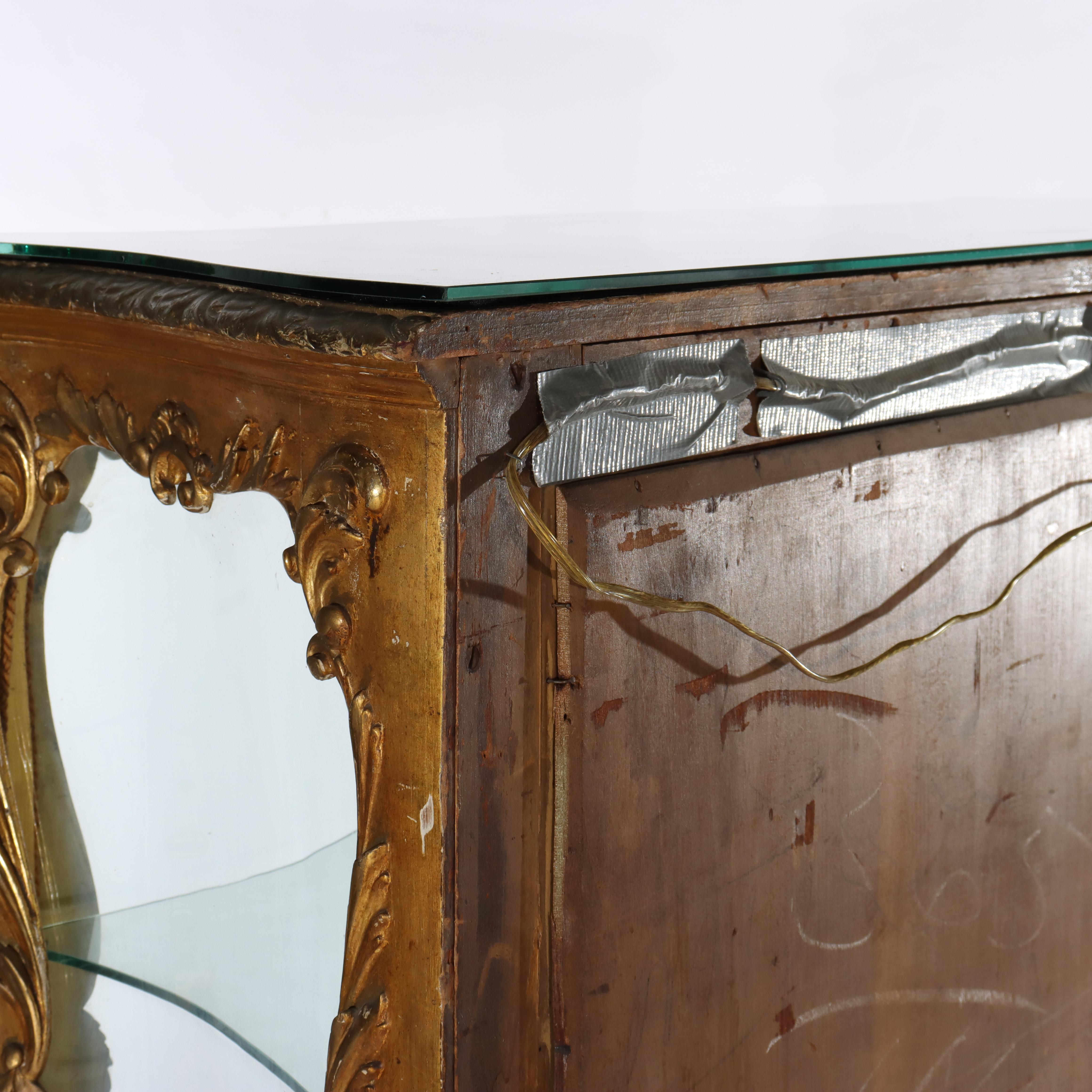 Antique vitrine rocococo française de style Louis XIV en bois doré sculpté, à motifs floraux et figuratifs en vente 5