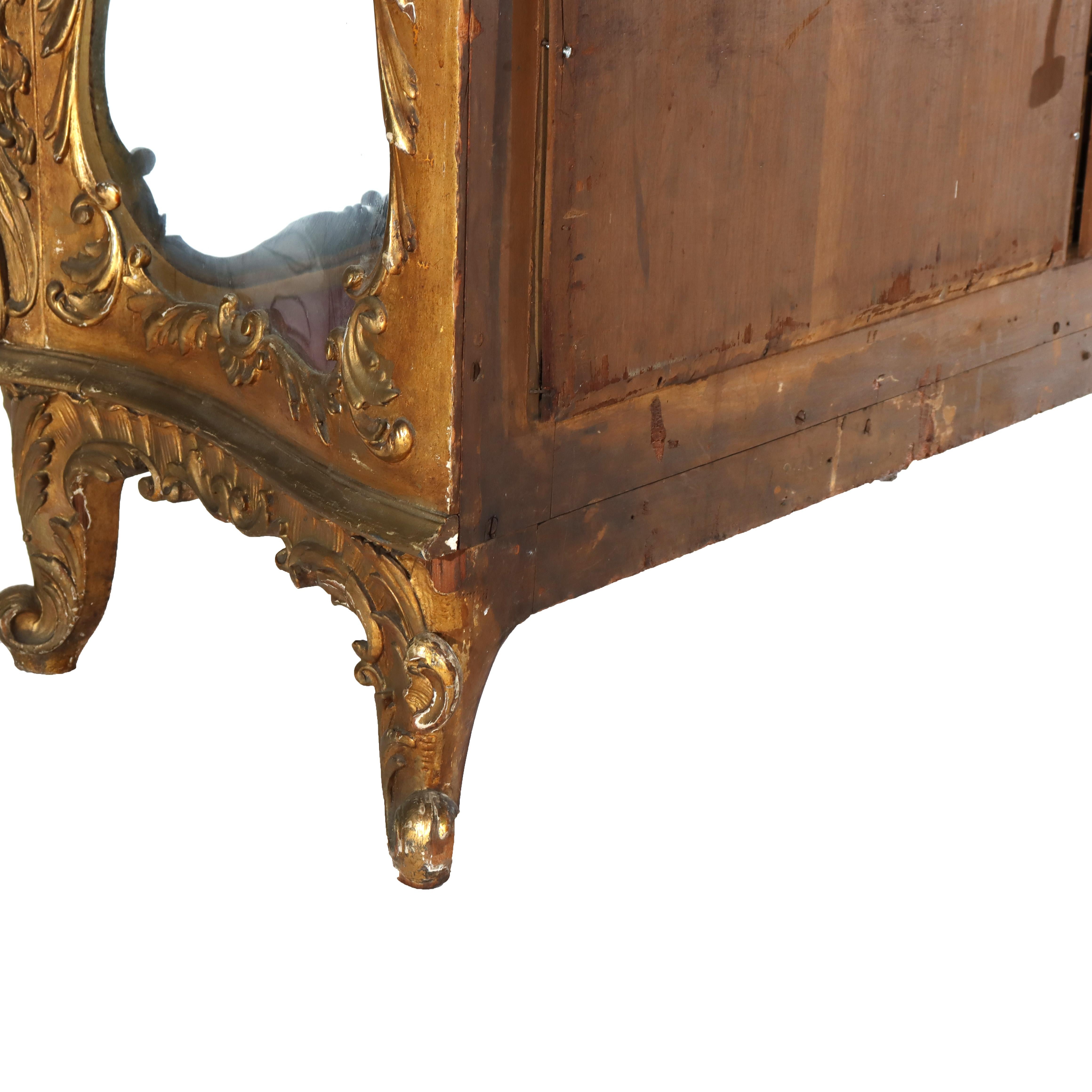 Antique vitrine rocococo française de style Louis XIV en bois doré sculpté, à motifs floraux et figuratifs en vente 6