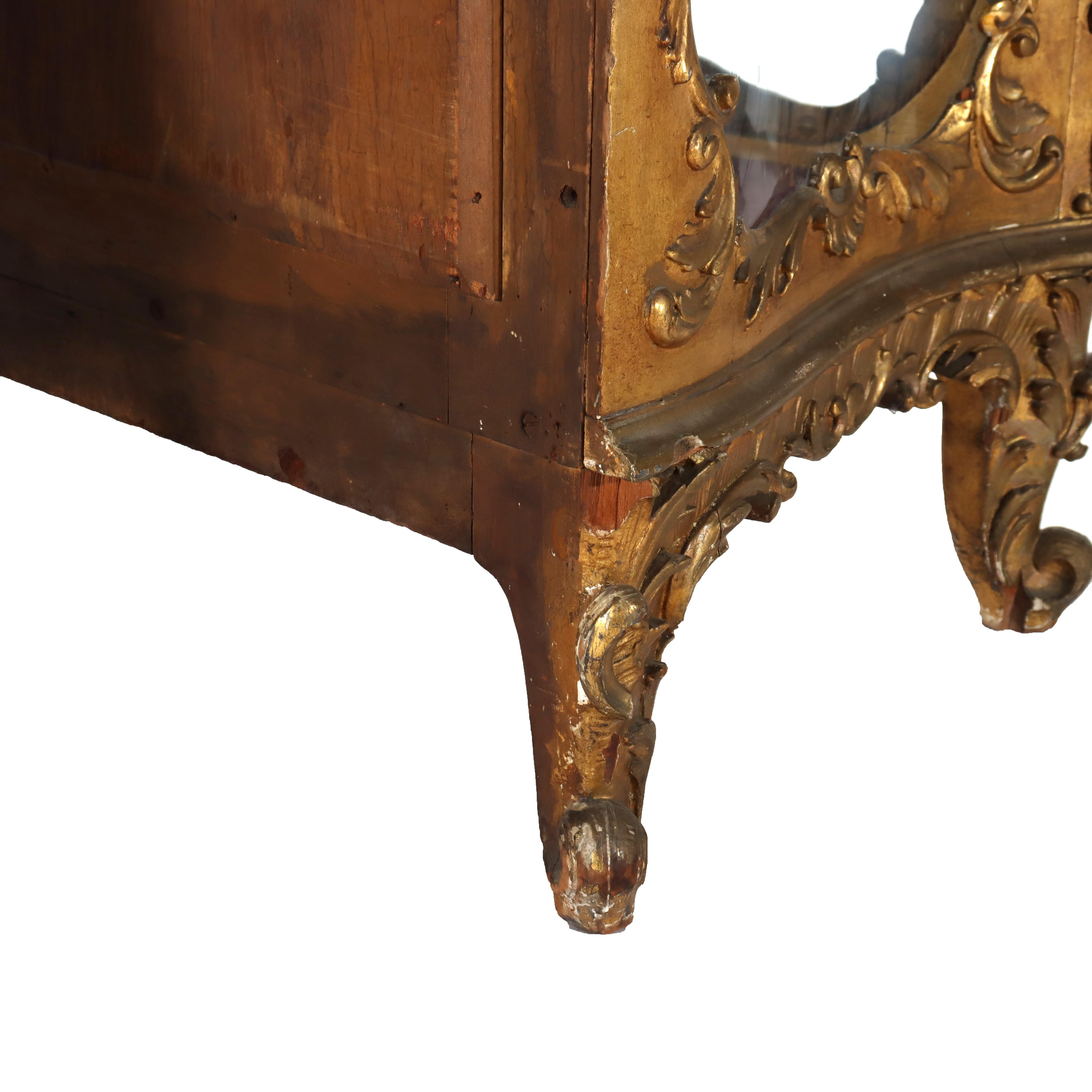 Antique vitrine rocococo française de style Louis XIV en bois doré sculpté, à motifs floraux et figuratifs en vente 10