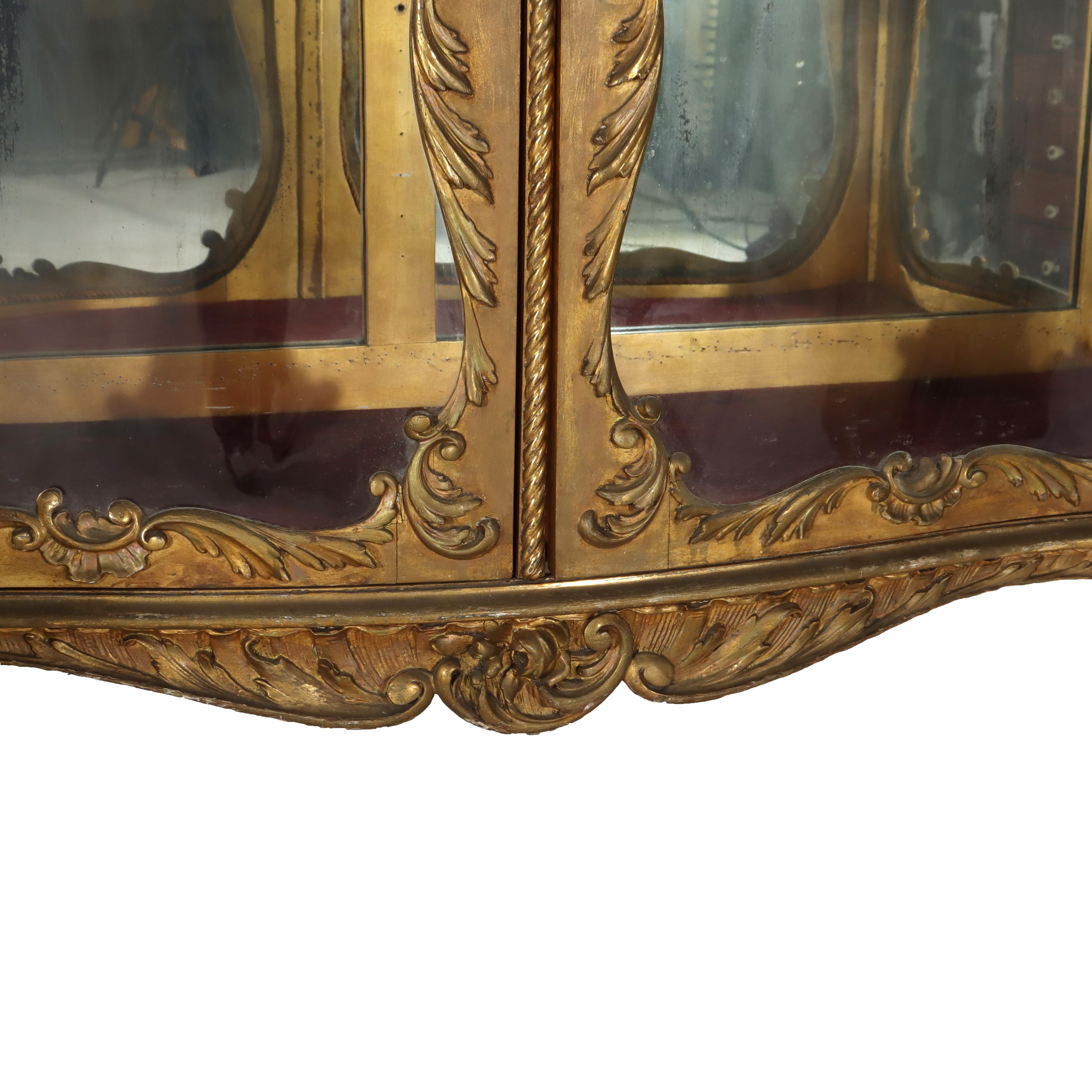 Antique vitrine rocococo française de style Louis XIV en bois doré sculpté, à motifs floraux et figuratifs en vente 12