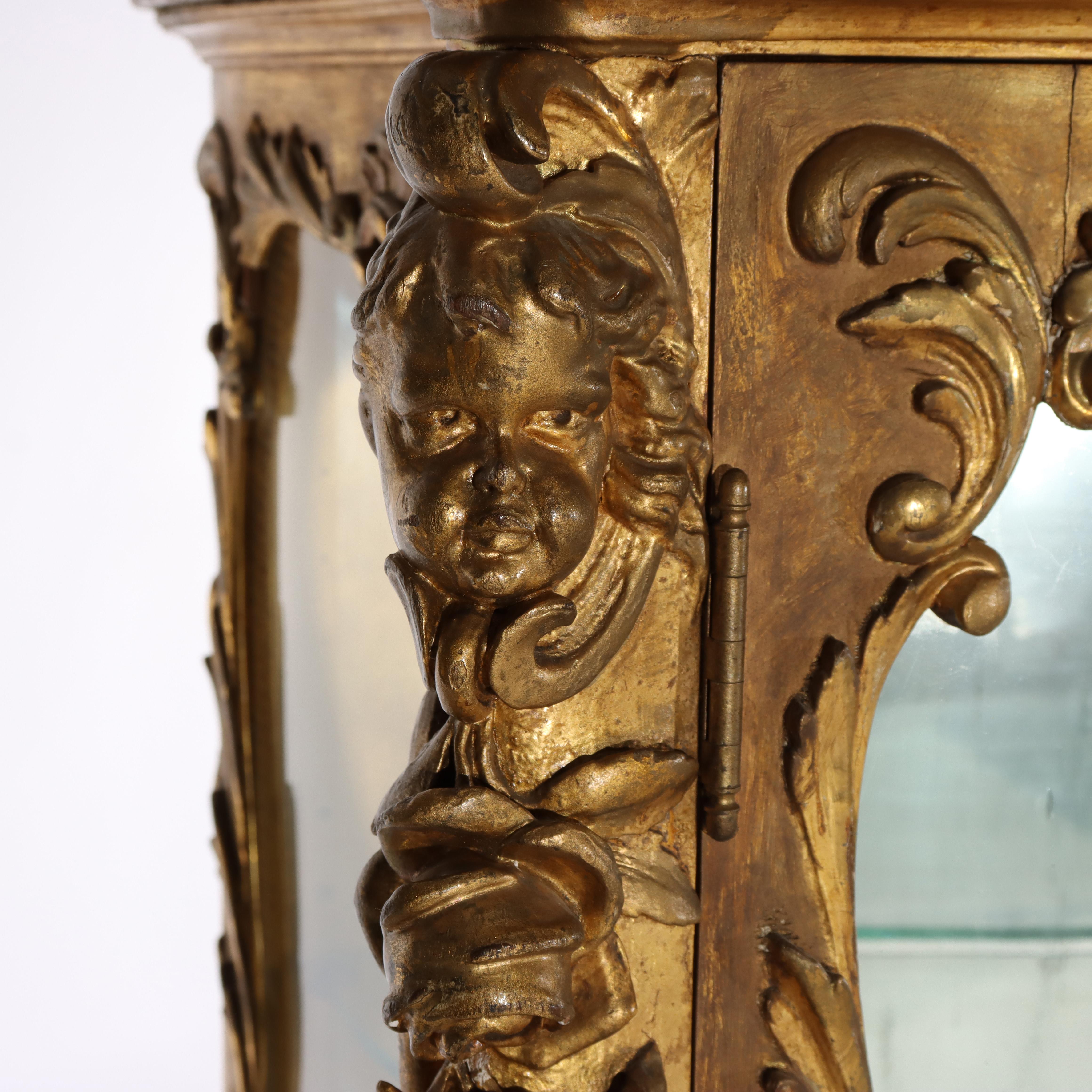 Antique vitrine rocococo française de style Louis XIV en bois doré sculpté, à motifs floraux et figuratifs en vente 2