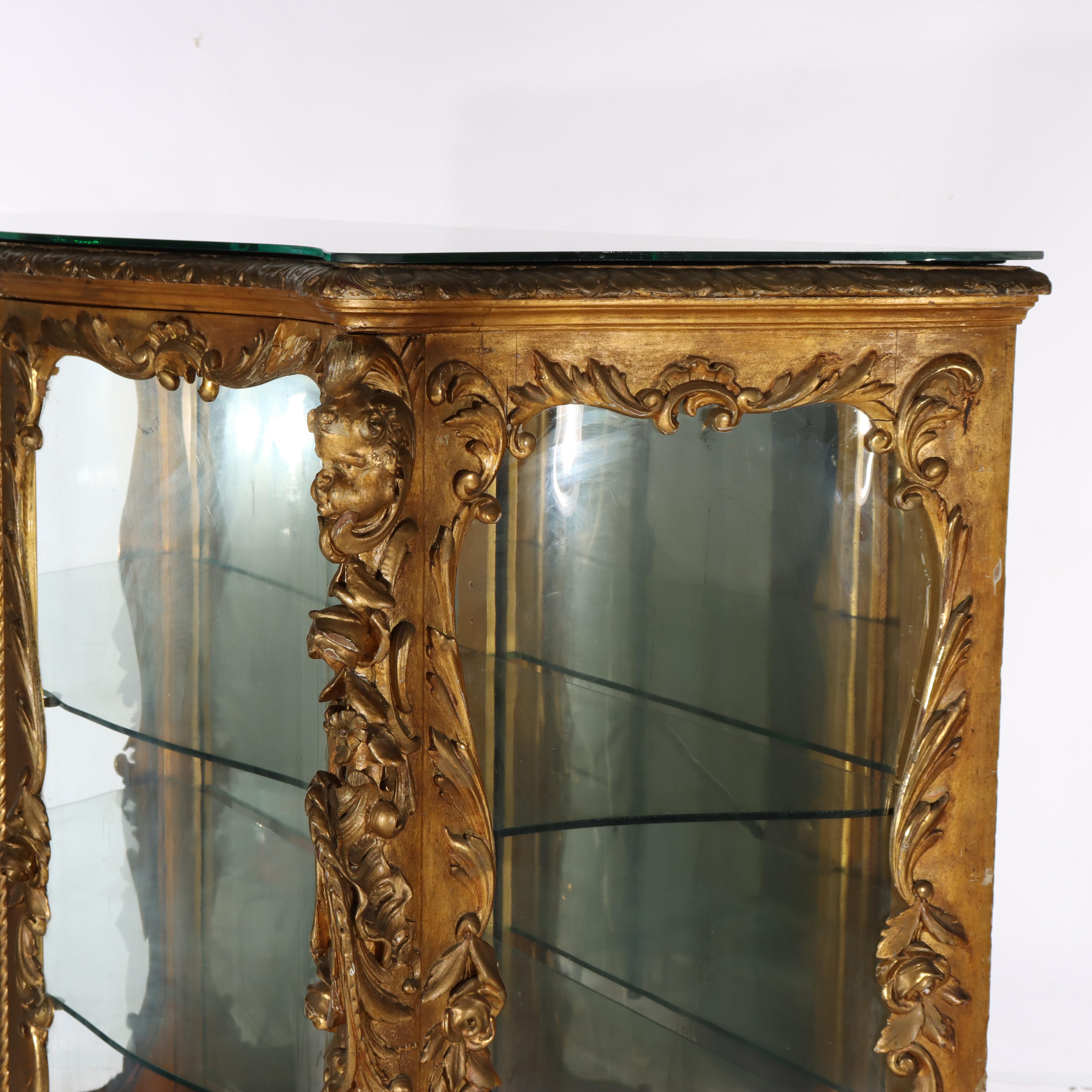 Antique vitrine rocococo française de style Louis XIV en bois doré sculpté, à motifs floraux et figuratifs en vente 3