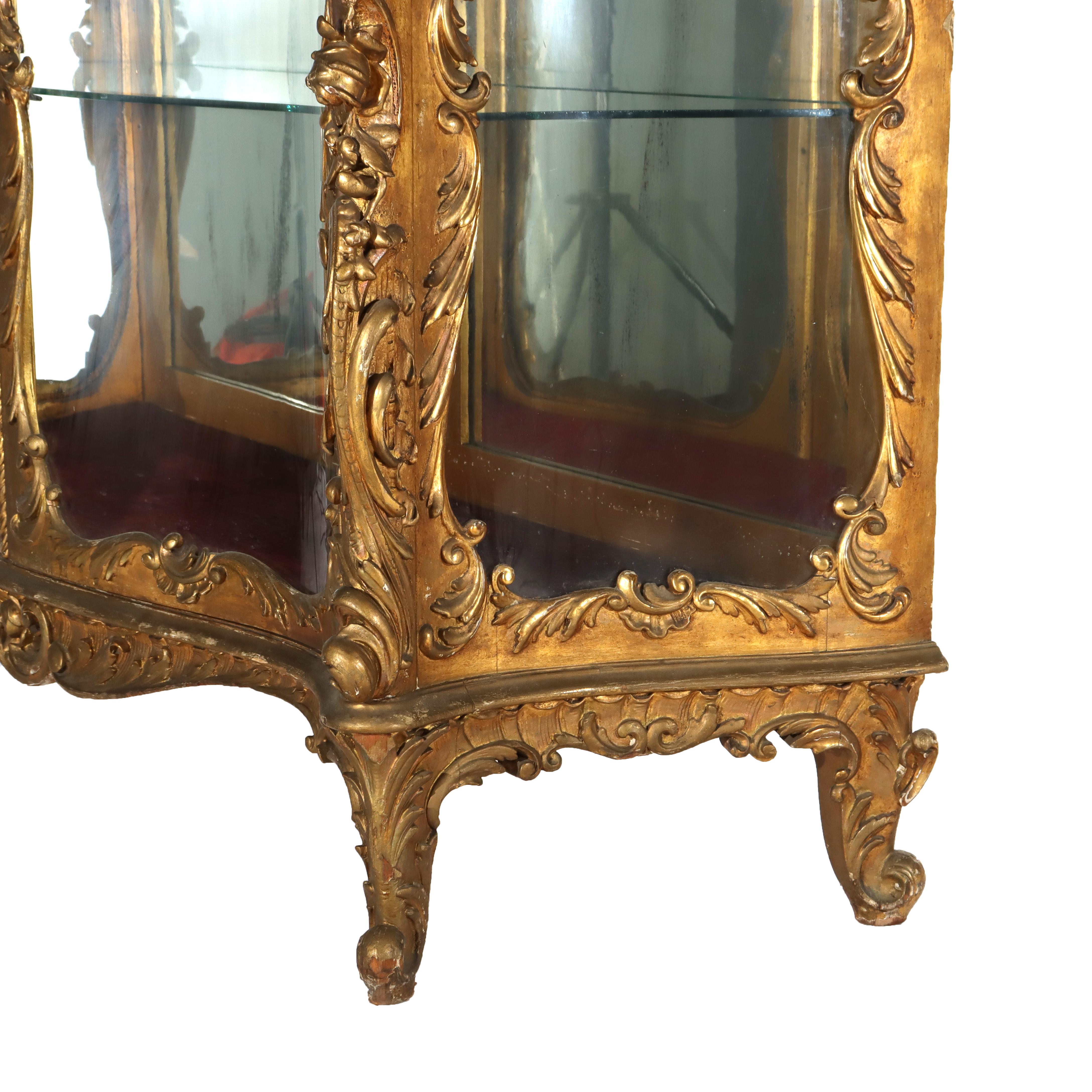 Antique vitrine rocococo française de style Louis XIV en bois doré sculpté, à motifs floraux et figuratifs en vente 4