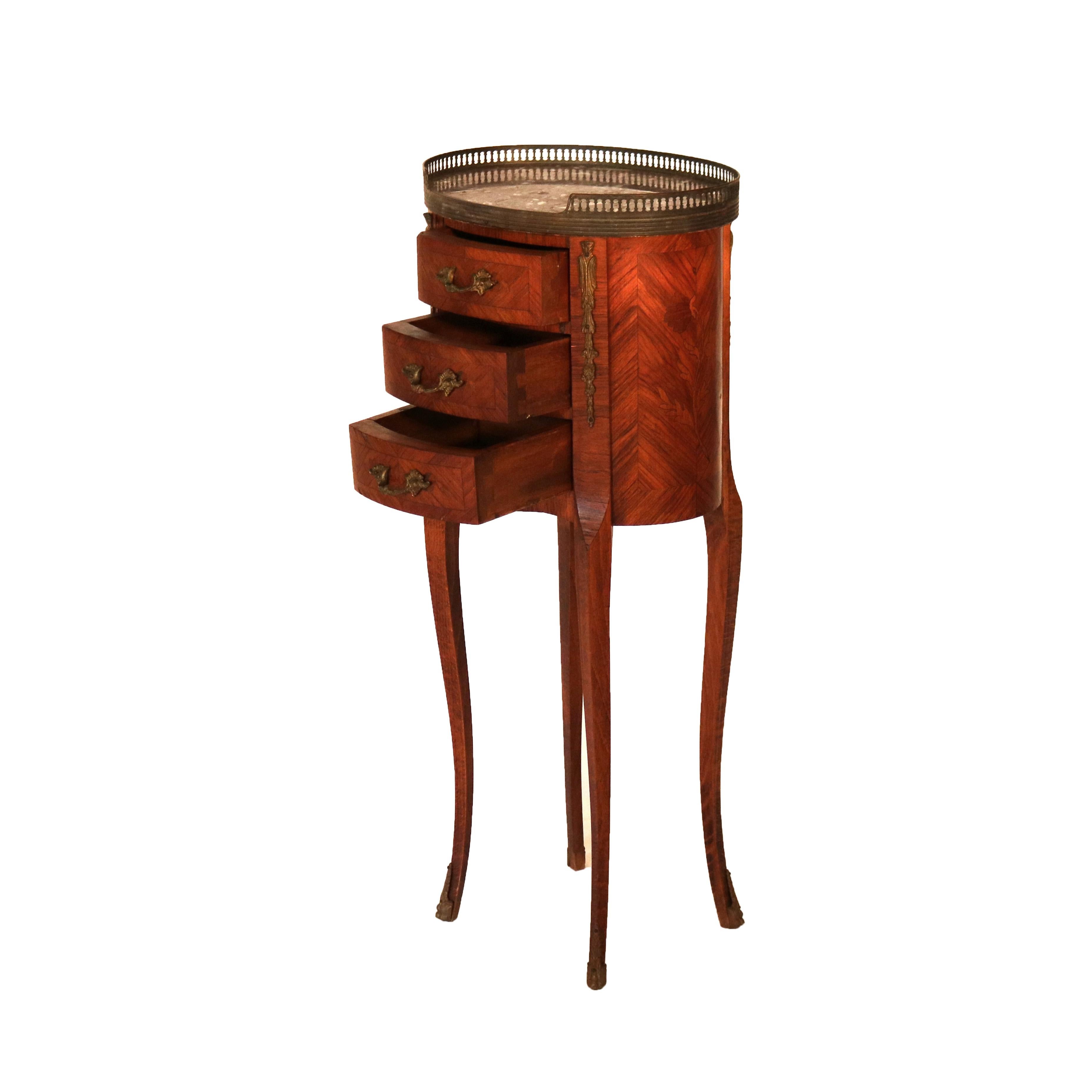 Bronze doré Stands anciens de style Louis XIV en bois de roi incrusté de satin, marbre et bronze doré en vente
