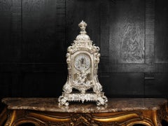 Horloge de chevalet française ancienne de style Louis XIV en bronze argenté