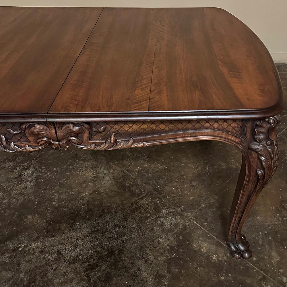 Table de salle à manger ancienne en noyer Louis XIV avec 2 abattants en vente 6