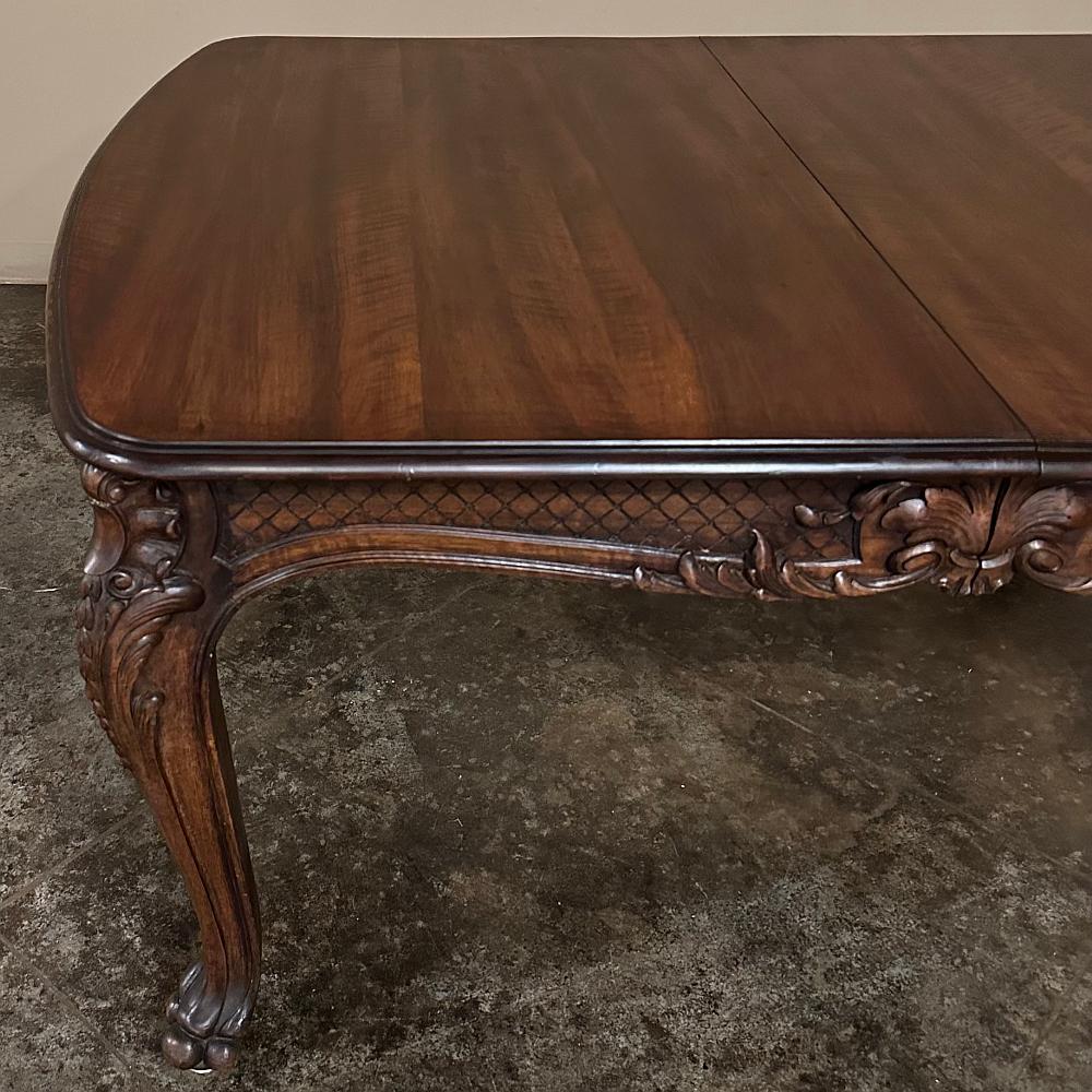 Table de salle à manger ancienne en noyer Louis XIV avec 2 abattants en vente 7