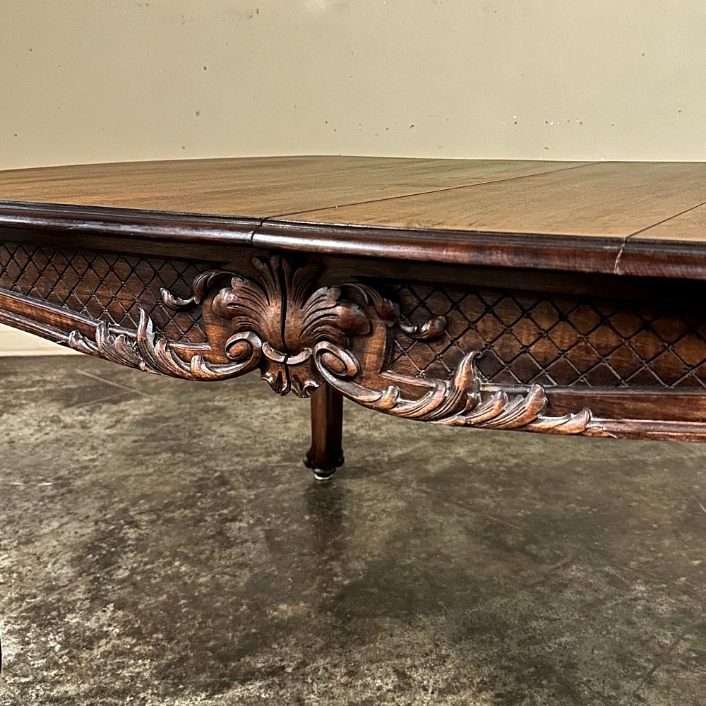 Table de salle à manger ancienne en noyer Louis XIV avec 2 abattants en vente 9