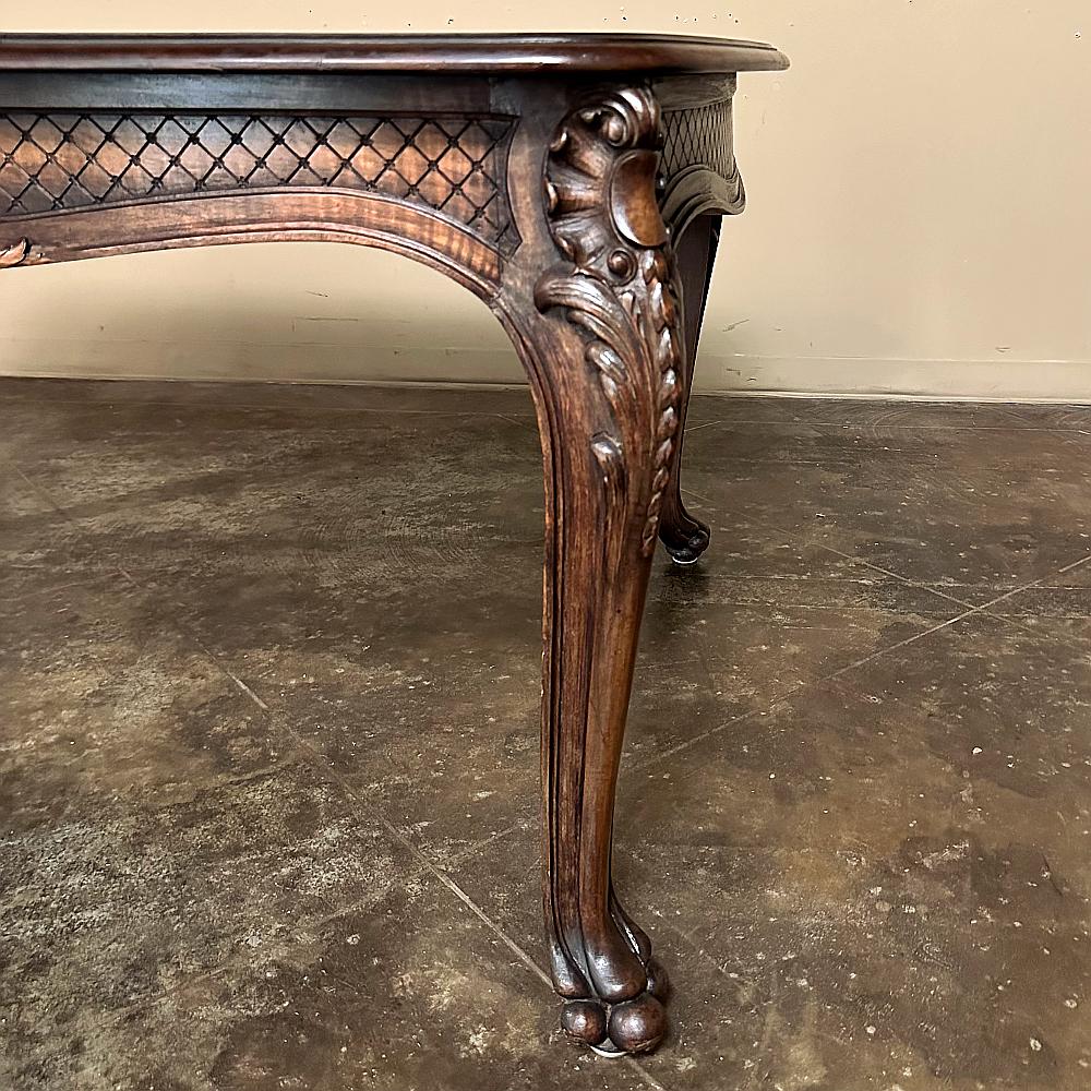 Table de salle à manger ancienne en noyer Louis XIV avec 2 abattants en vente 11