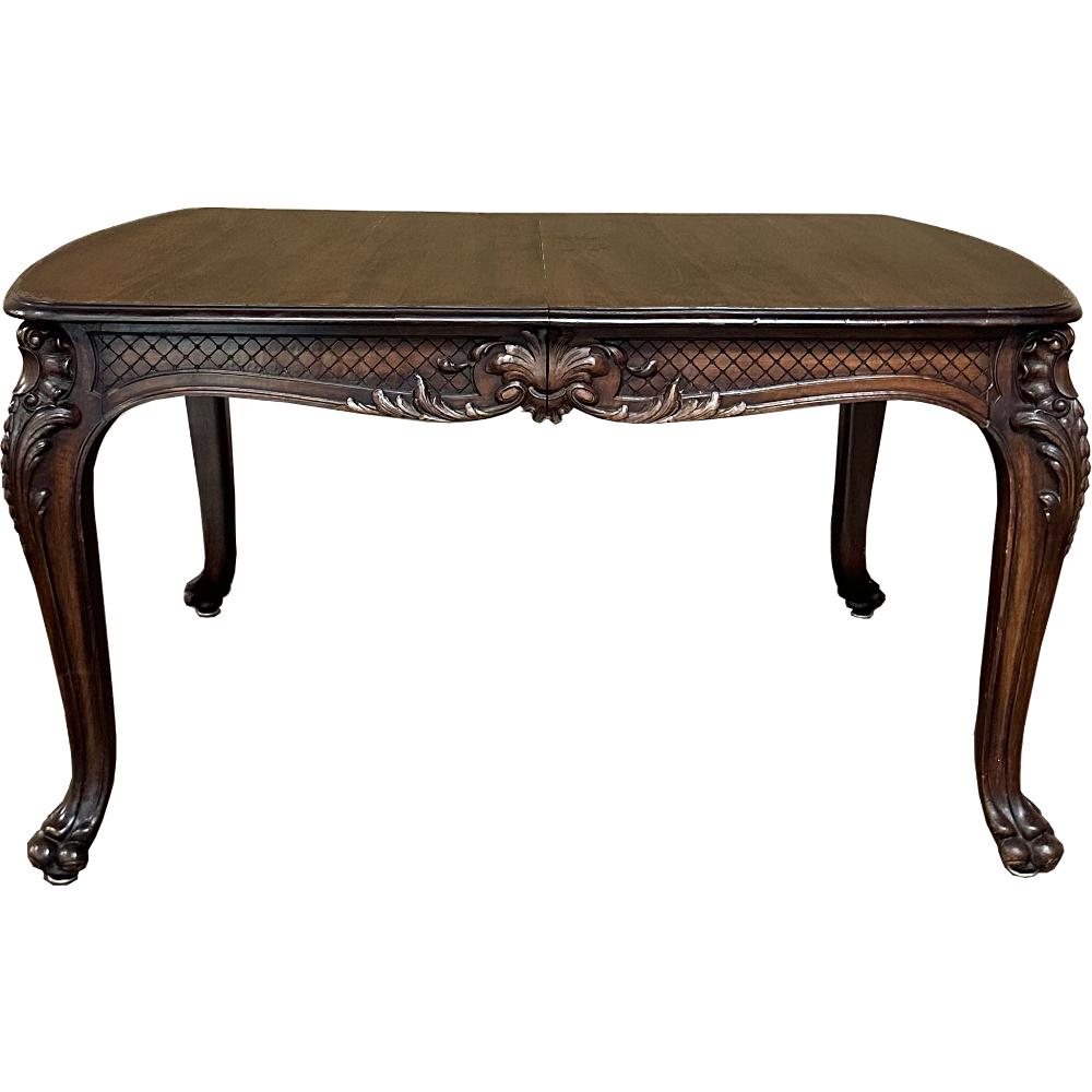 Sculpté à la main Table de salle à manger ancienne en noyer Louis XIV avec 2 abattants en vente