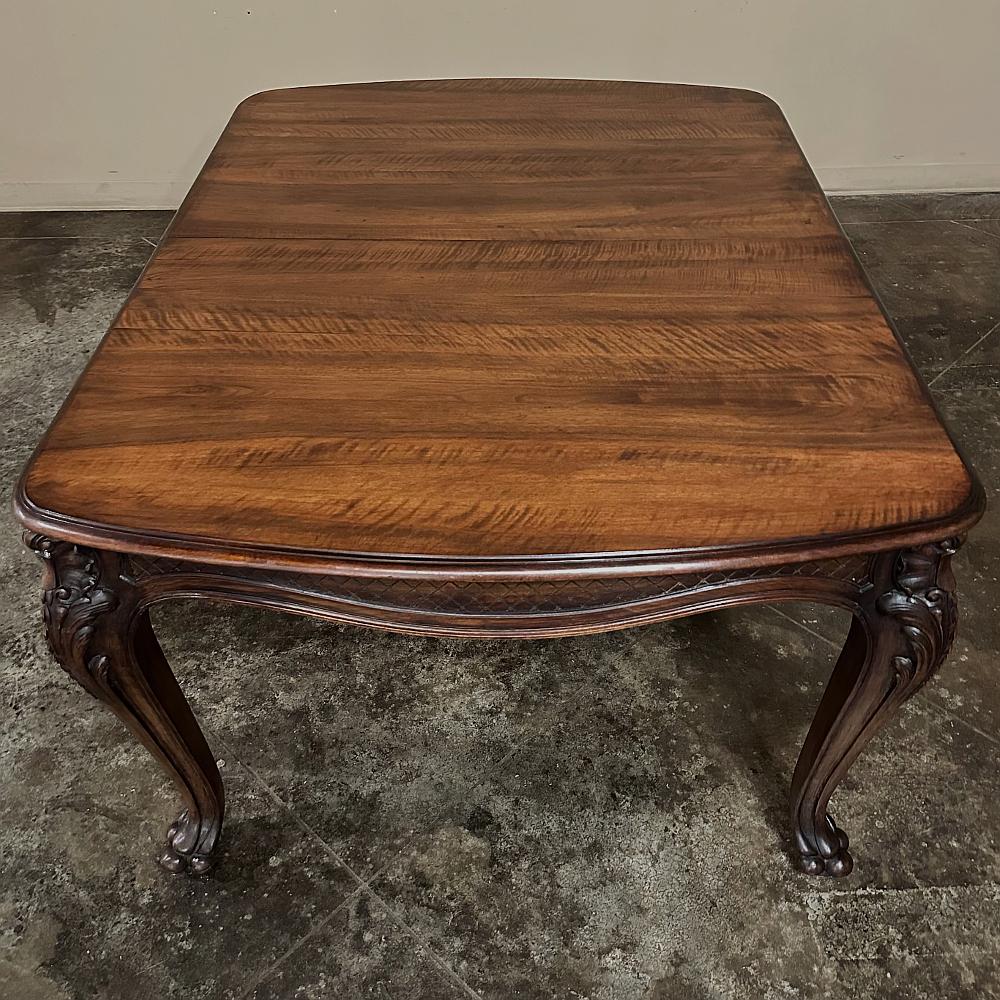 Table de salle à manger ancienne en noyer Louis XIV avec 2 abattants en vente 2
