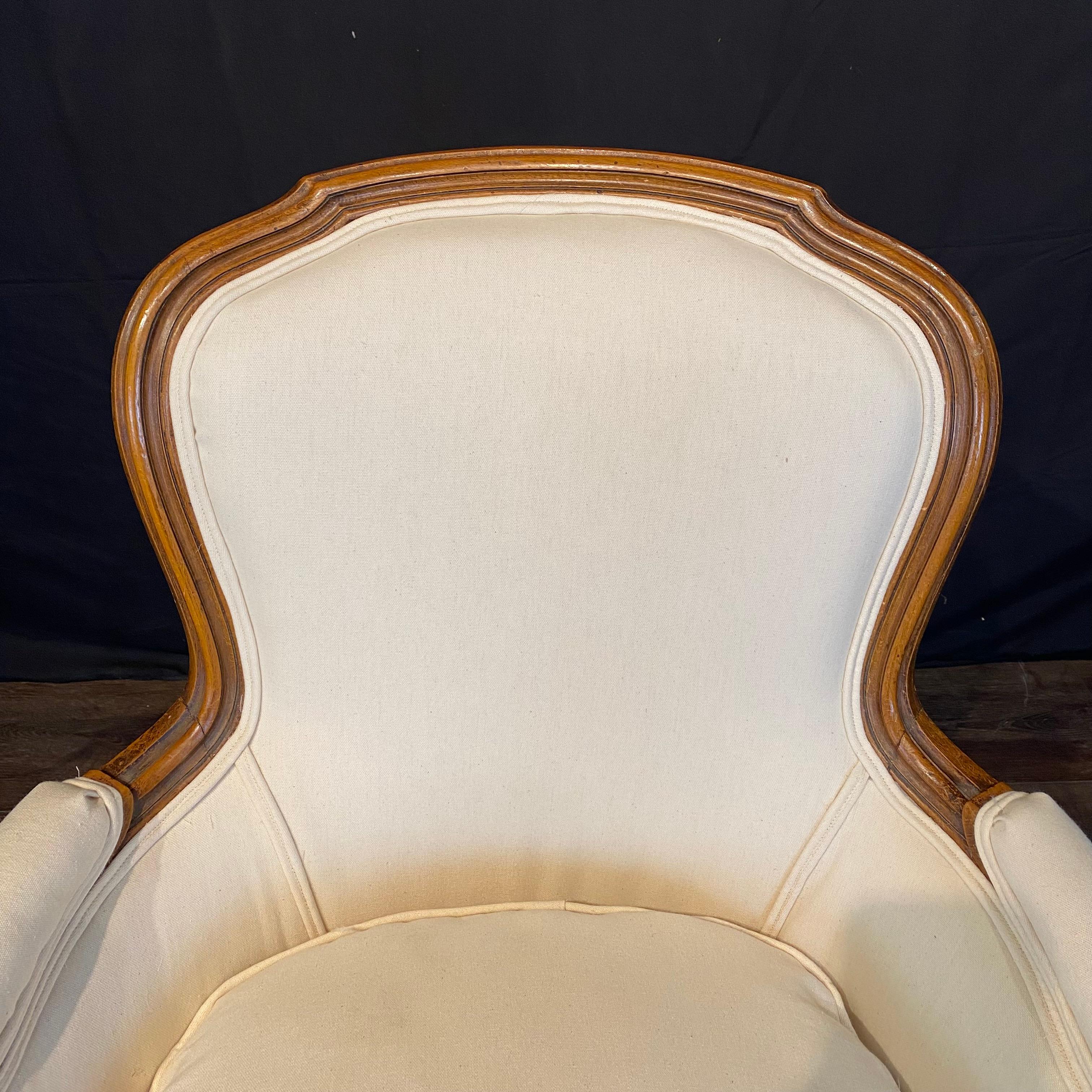 Antique French Louis XV Poltrone o Sedie Bergere Intagliate in Noce Nuove in vendita 2