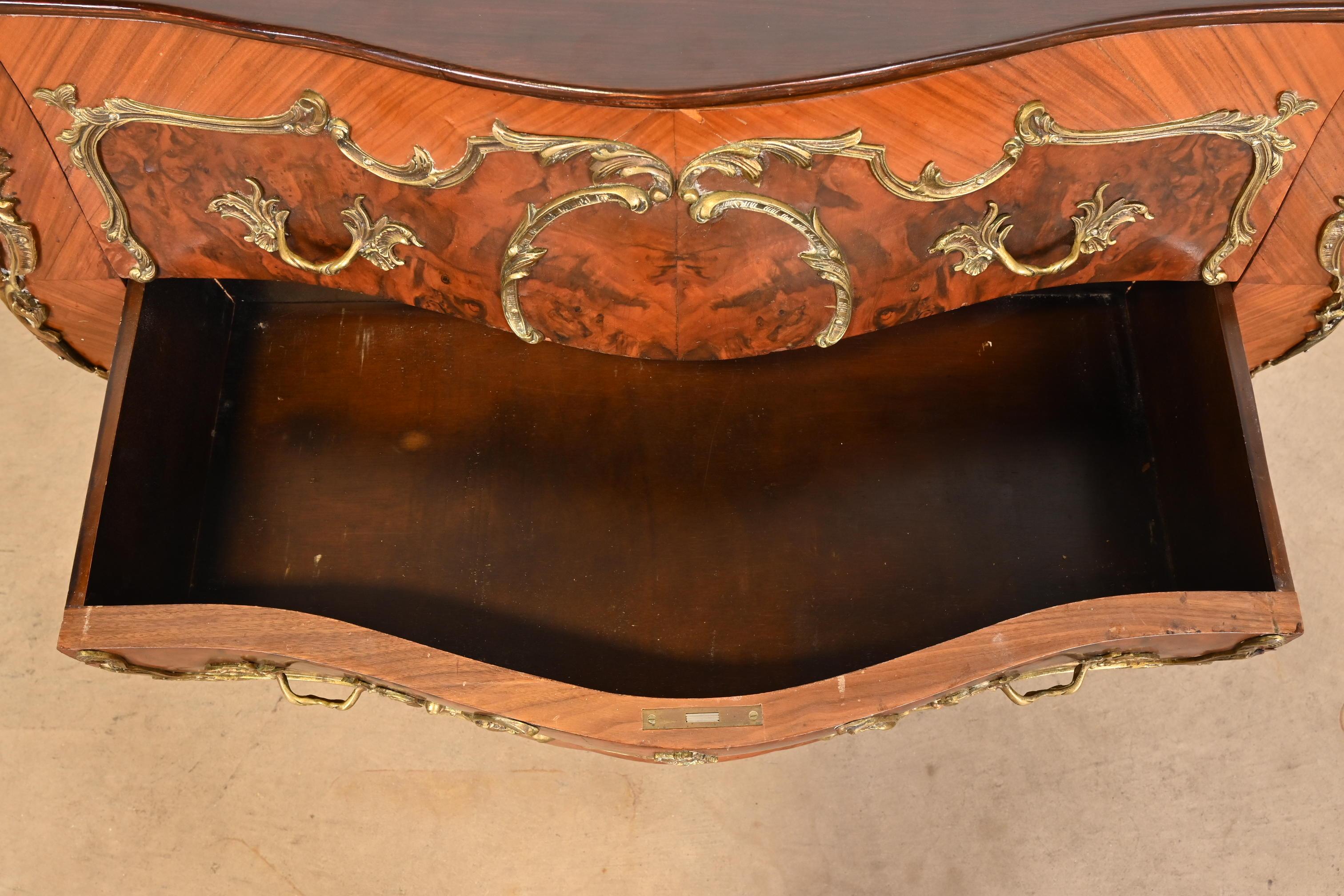 Antike französische Bombay-Kommode im Louis-XV-Stil mit montierter Bronze-Goldbronze-Montierung im Angebot 4