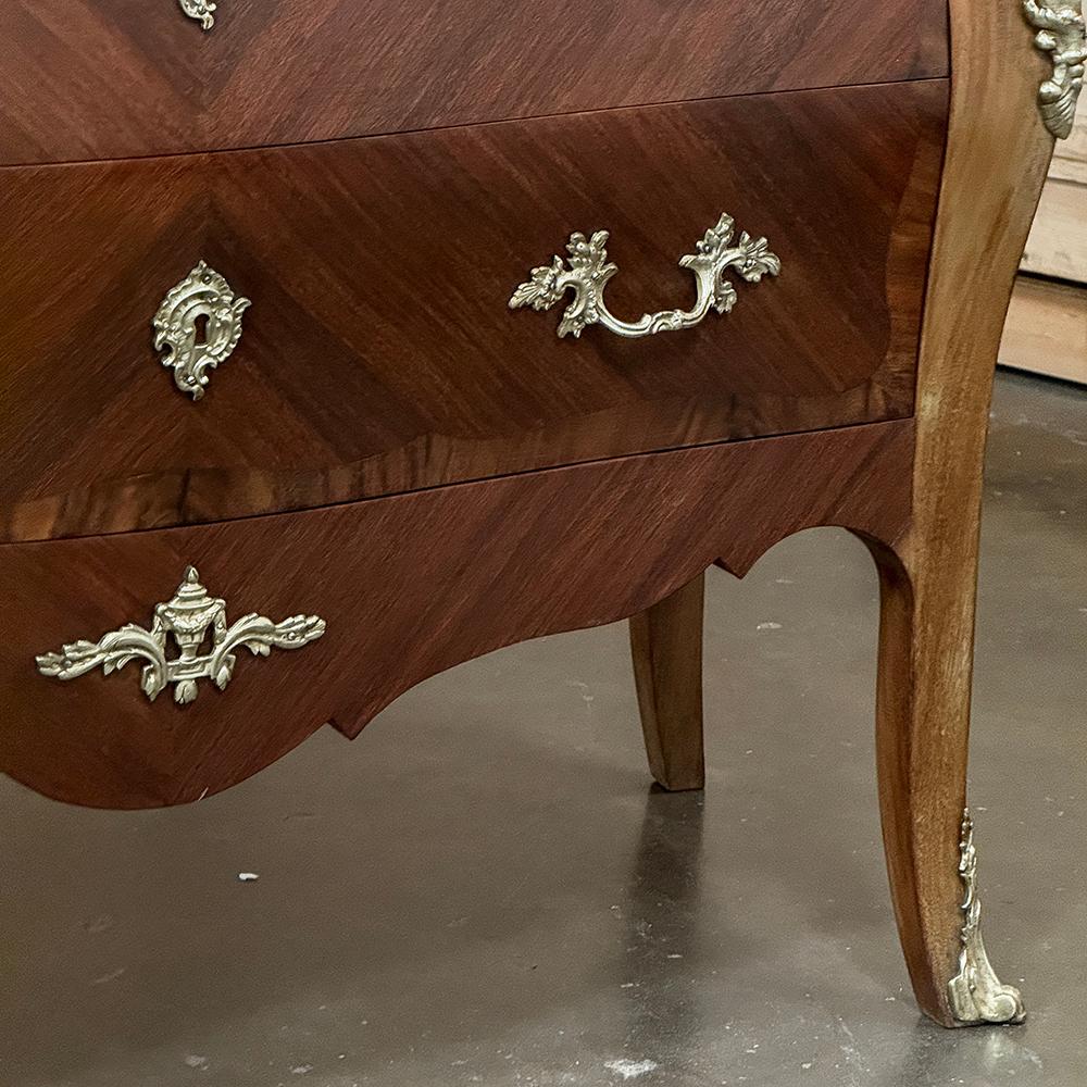Antique French Louis XV Bombe Marble Top Commode in vendita 4