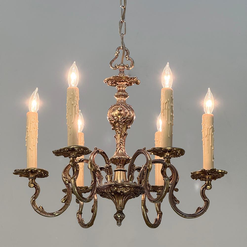 Francese Antique French Luigi XV Lampadario in ottone in vendita