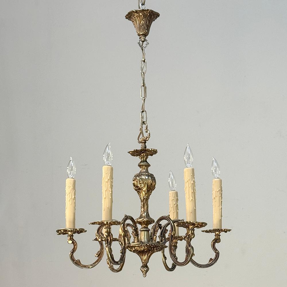 Antique French Luigi XV Lampadario in ottone In condizioni buone in vendita a Dallas, TX