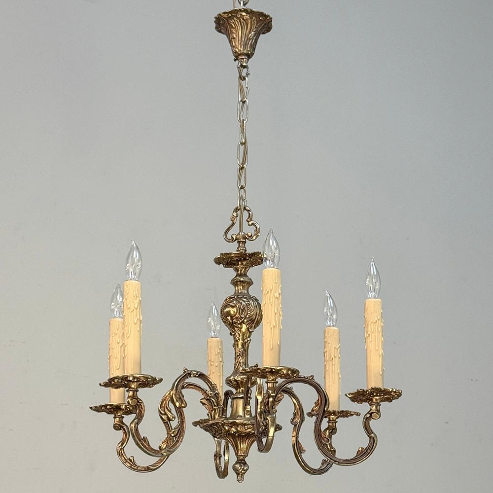 Metà XX secolo Antique French Luigi XV Lampadario in ottone in vendita