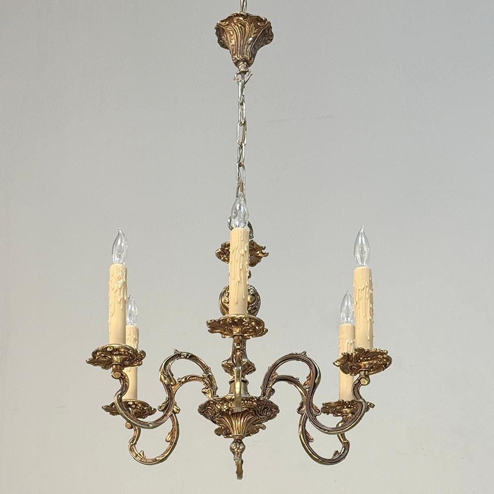 Ottone Antique French Luigi XV Lampadario in ottone in vendita