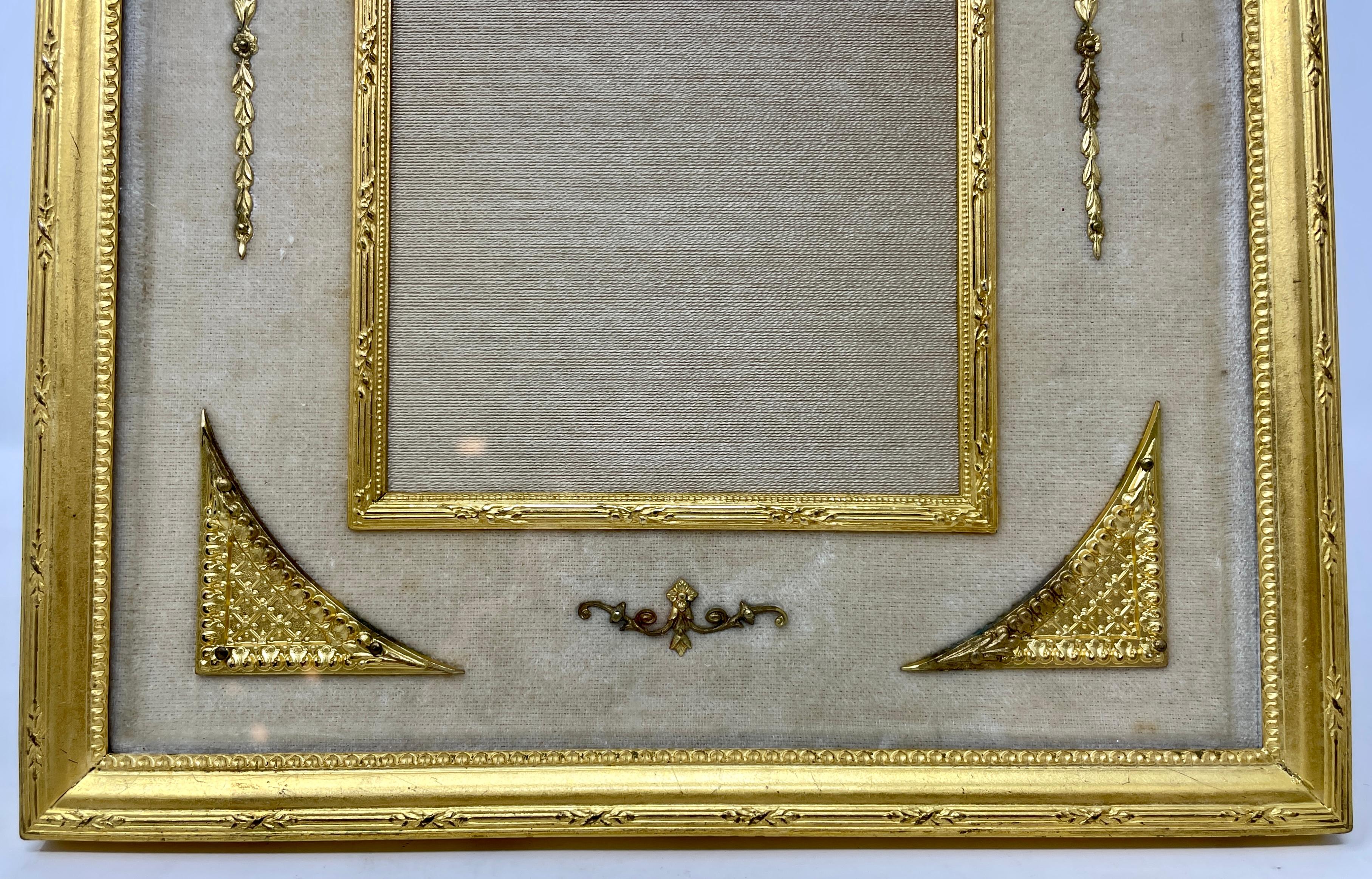 Antique French Louis XV Bronze D' Ore Desktop Picture Frame, Circa 1880-1890 In Good Condition For Sale In New Orleans, LA