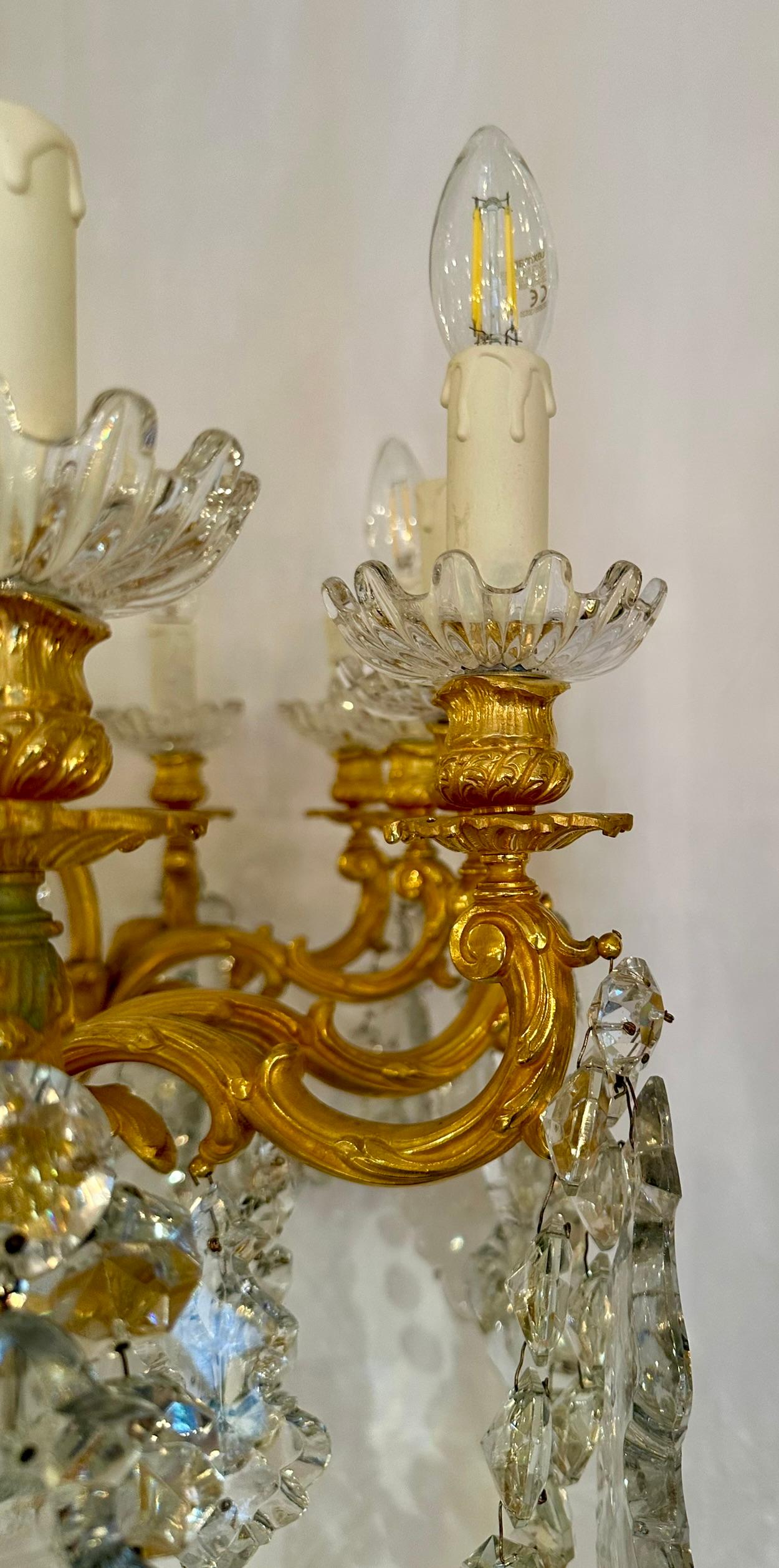 Antico lampadario a 24 luci in bronzo D'Oré e cristallo in stile Luigi XV, 1890 ca. In condizioni buone in vendita a New Orleans, LA