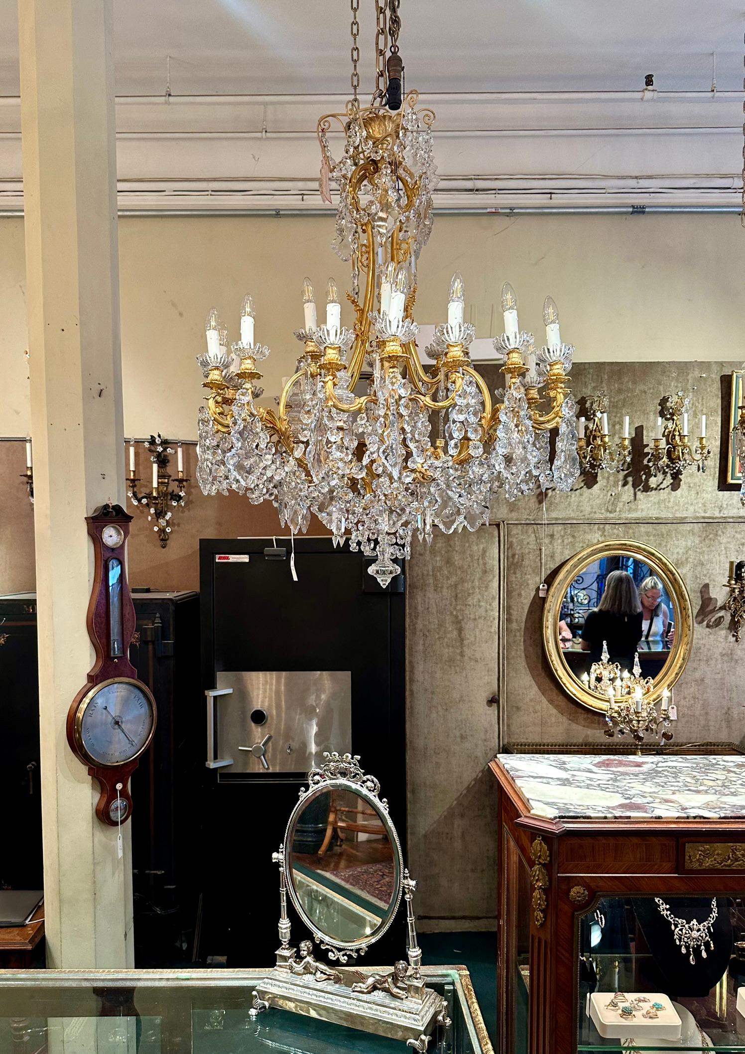 Antico lampadario a 24 luci in bronzo D'Oré e cristallo in stile Luigi XV, 1890 ca. in vendita 3